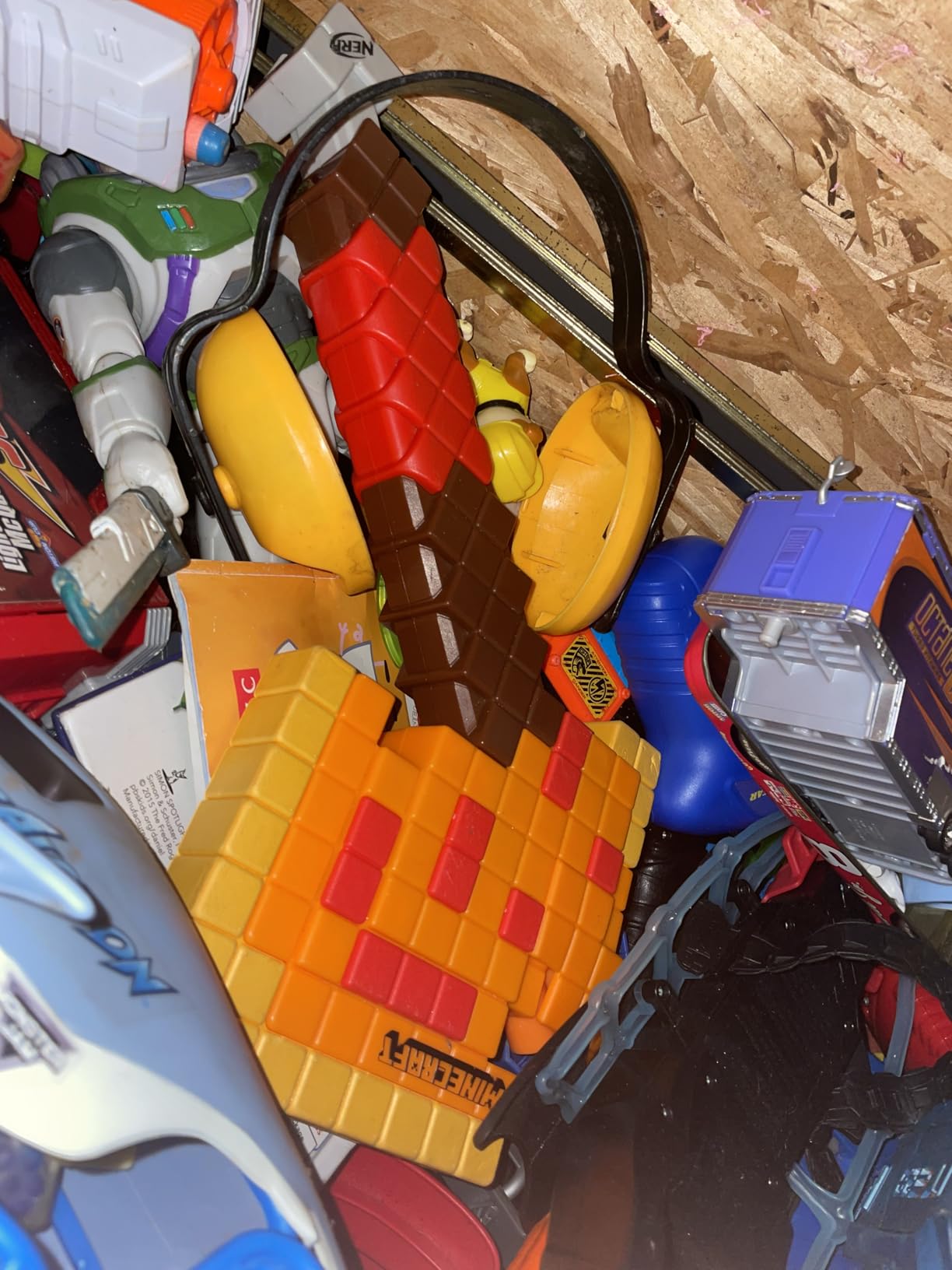 Nerf Minecraft Firebrand, Dart Blasting Axe, 6 Nerf Elite Foam Darts, Design Inspired by Minecraft Axe in The Game, Pull Down Priming, Minecraft Toys - Customer Photo 1