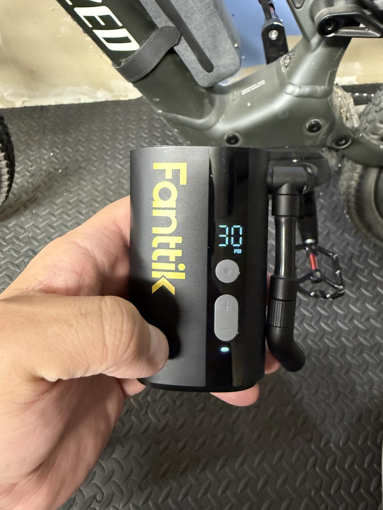 Fanttik X9 Ace Mini Bike Pump, 32s Fast Inflate Bike Pump with Gauge, 150PSI Electric Air Pump with Presta and Schrader Valve - Customer Photo 1