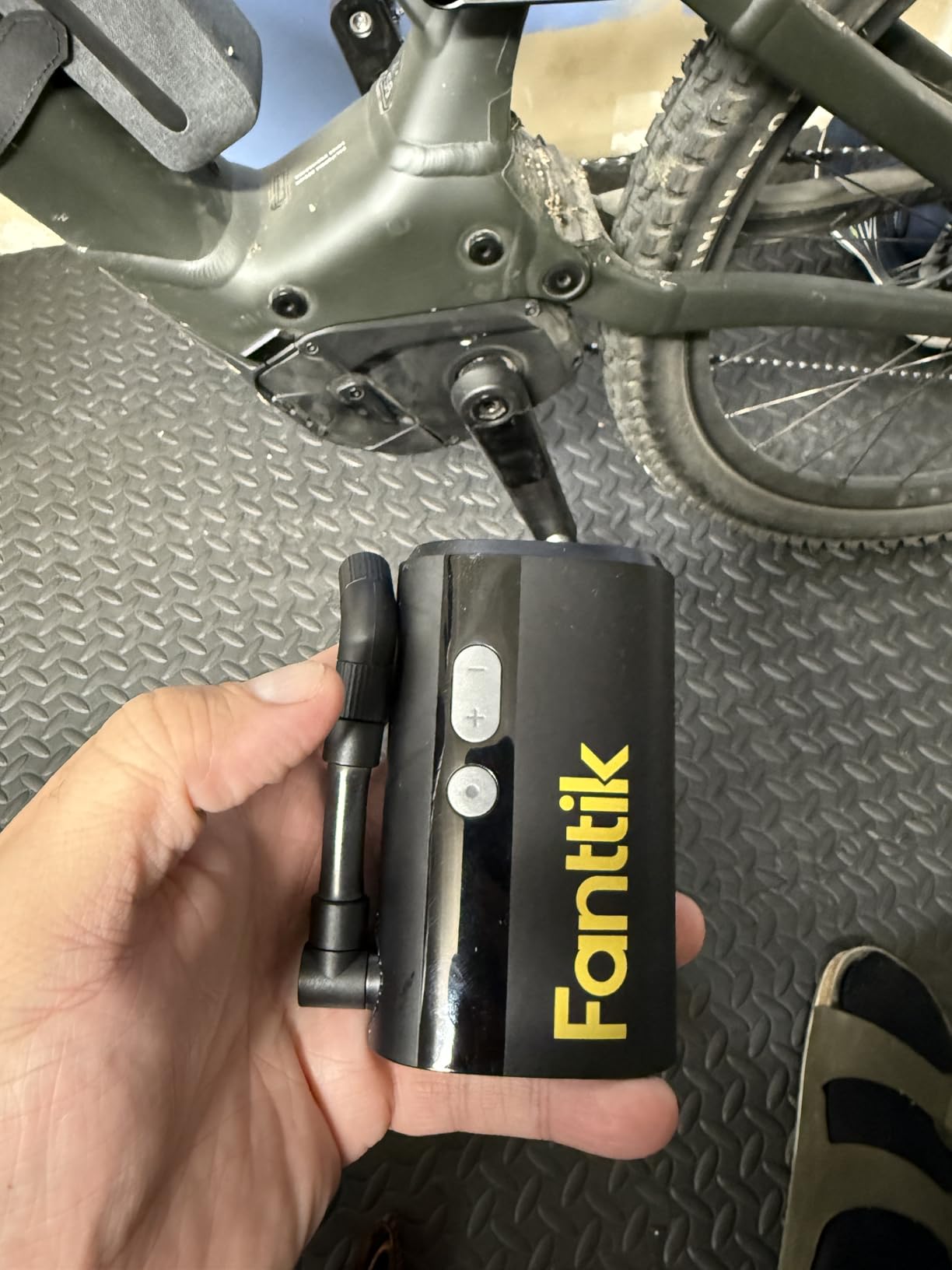 Fanttik X9 Ace Mini Bike Pump, 32s Fast Inflate Bike Pump with Gauge, 150PSI Electric Air Pump with Presta and Schrader Valve - Customer Photo 3