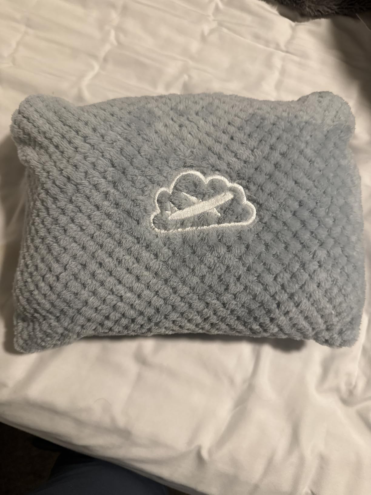 BEDELITE Travel Blanket with Bag, Ultra-Soft Jacquard Fleece Blanket with Luggage Sleeve & Backpack Clip, Airplane Blanket Travel Essentials - Customer Photo 1