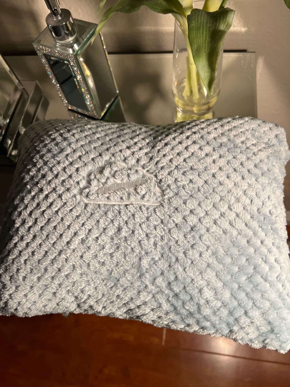 BEDELITE Travel Blanket with Bag, Ultra-Soft Jacquard Fleece Blanket with Luggage Sleeve & Backpack Clip, Airplane Blanket Travel Essentials - Customer Photo 2