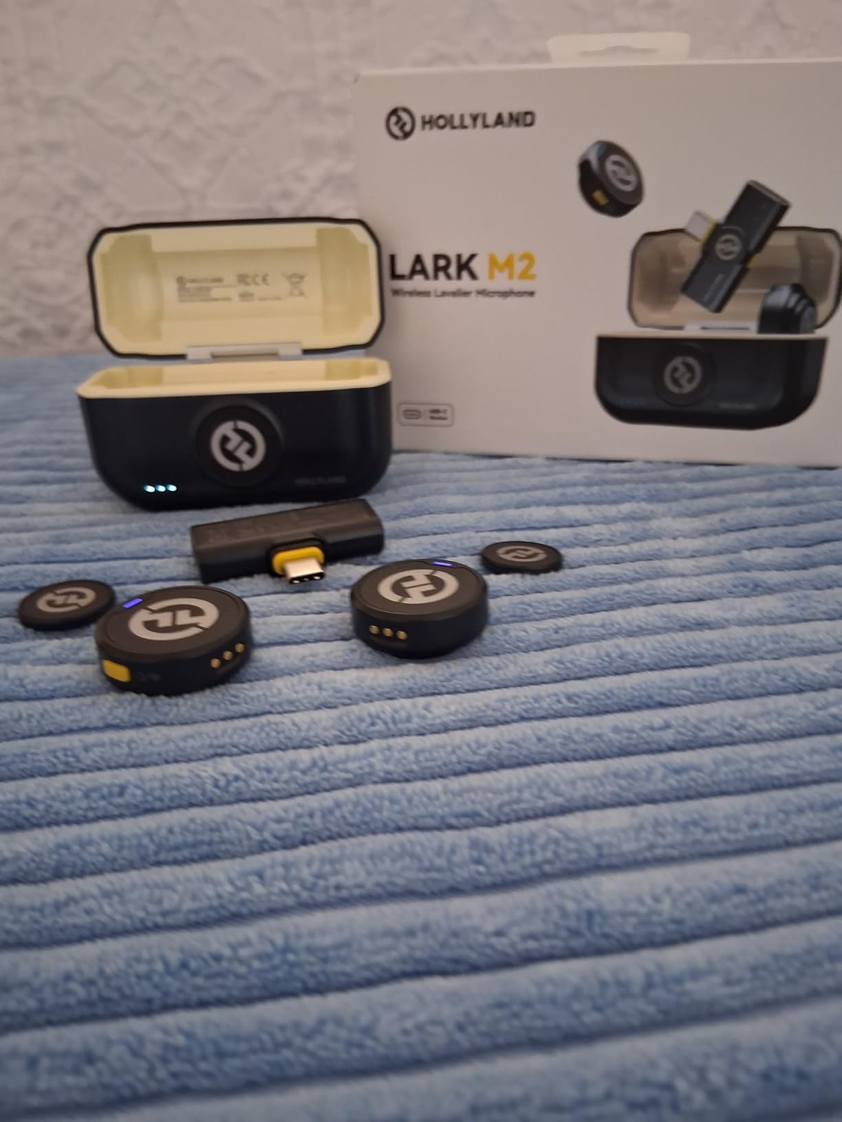 Hollyland Lark M2 Wireless Microphone for iPhone/Camera/Android/PC, 48kHz/24-bit High Fidelity Audio, 300m Range, Noise Cancelling, 40h Use, YouTube, Vlog, Streaming (2TX + 3RX + Charging Case) Customer Review Hollyland Lark M2 Wireless Microphone for iPhone/Camera/Android/PC, 48kHz/24-bit High Fidelity Audio, 300m Range, Noise Cancelling, 40h Use, YouTube, Vlog, Streaming (2TX + 3RX + Charging Case) - Customer Photo 1