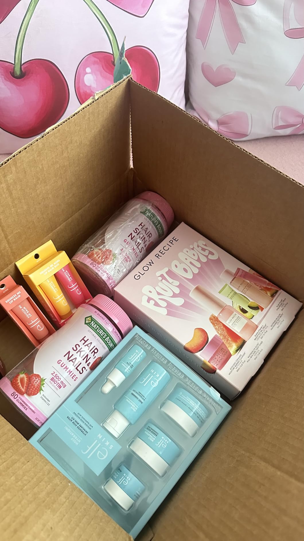 Glow Recipe Fruit Babies Skincare Kit - Gift Set with Ceramide Facial Cleanser + BHA Toner + Vitamin C Eye Cream + Hyaluronic Acid Cream + Niacinamide Dew Drops (5 Count) - Customer Photo 2