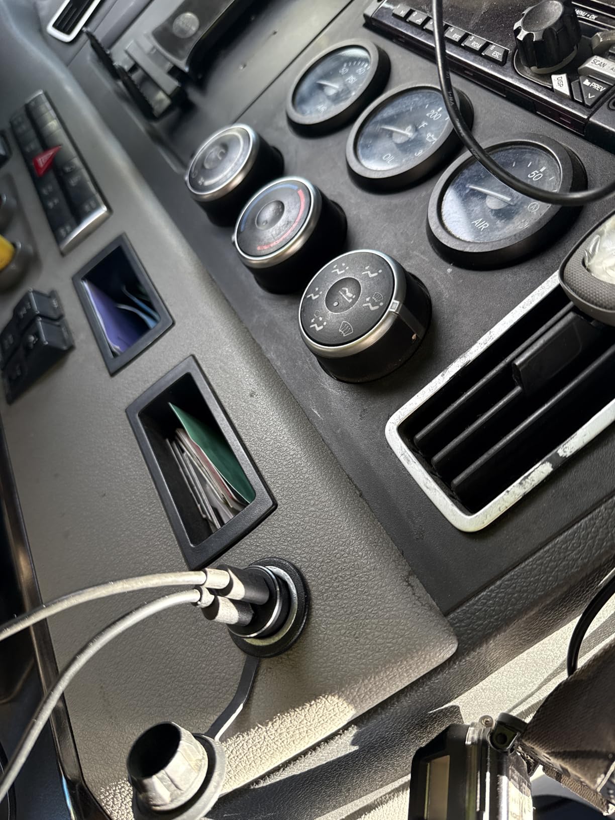 LISEN 48W Car Phone Charger USB C, Cigarette Lighter Adapter, Car Accessories for iPhone, USB C Car Charger Adapter USBC Type C 12v, for iPhone 17 Pro Max 16 15 14 13 12, Samsung Google iPad Andorid - Customer Photo 1