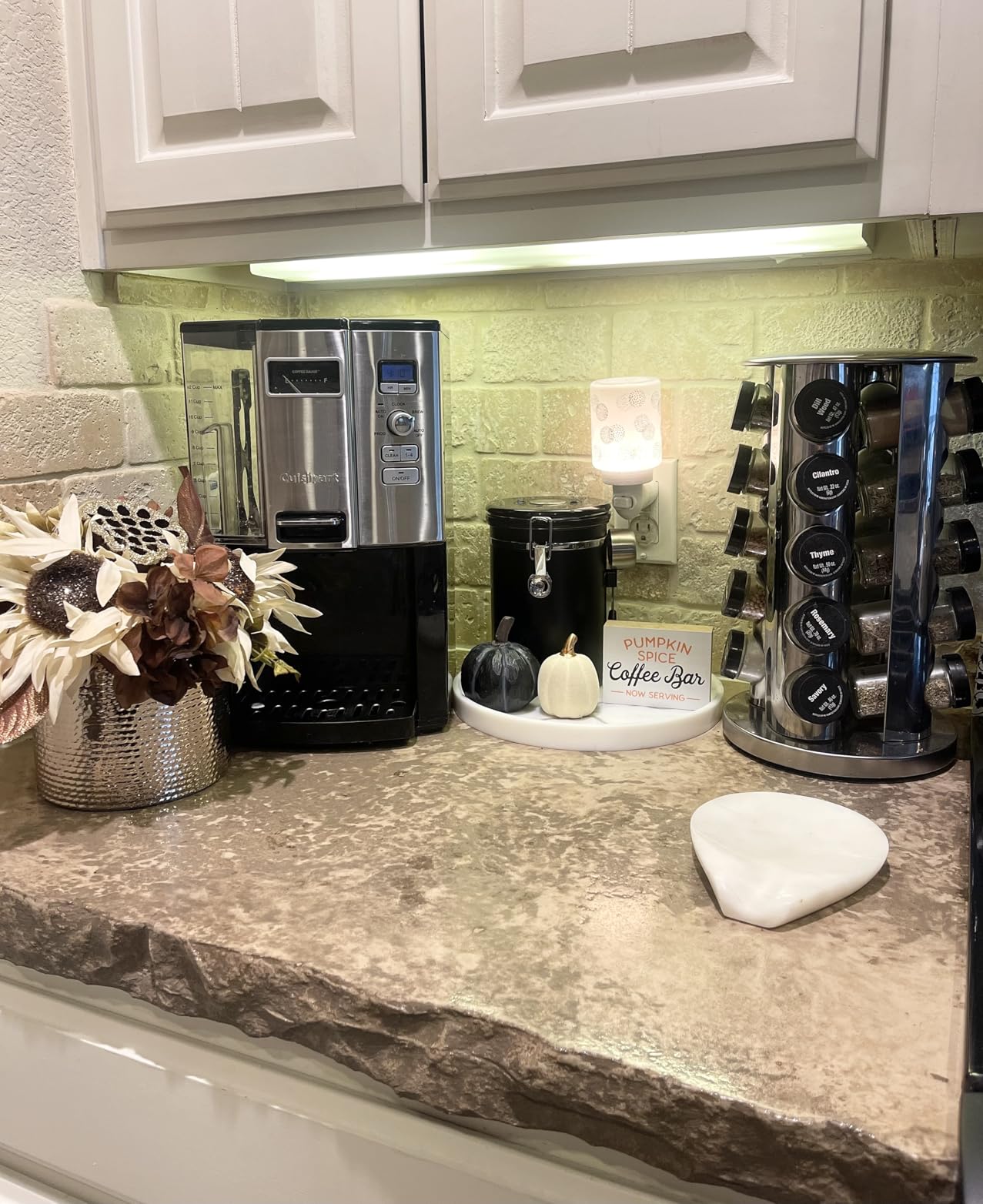 Veken Coffee Canister with Window,Airtight Stainless Steel Pantry Container,Home Kitchen Food Storage Organizers for Ground,Beans,Espresso,Rice,Tea,Sugar,Cereal, Flour,Bar Accessories,Gifts,22OZ,Black - Customer Photo 2