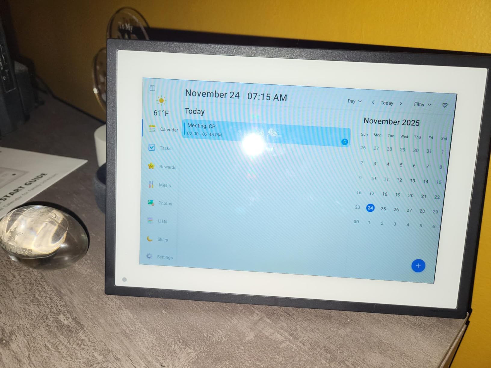 Dragon Touch 10.1'' WIFI Digital Picture Frame - 1280*800 HD IPS Touch Screen Digital Photo Frame Display, Auto-Rotate, Share Photos/Videos Instantly via Free App Best Gifts for Birthday, Wedding, Mom - Customer Photo 2