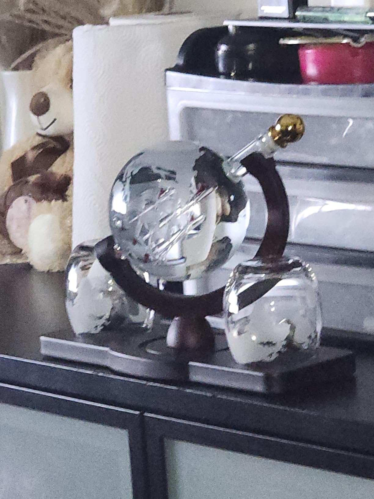 PONPUR Whiskey Globe Decanter, Gifts for Men Dad Him Stocking Stuffers, Anniversary Birthday Gift for Husband Boyfriend Brother Grandpa, Unique Housewarming Presents Whisky Bourbon Decanter, 1000ml - Customer Photo 1