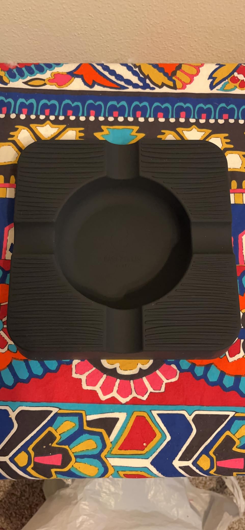 Outdoor Cigar Ashtray, Unbreakable Silicone Ashtray for Outside Patio, Pool, Restaurants, Bar, Lounge, 4 Cigar Rests, Dishwasher Safe, Home Ashtray, Giftable Box (Black) - Customer Photo 5