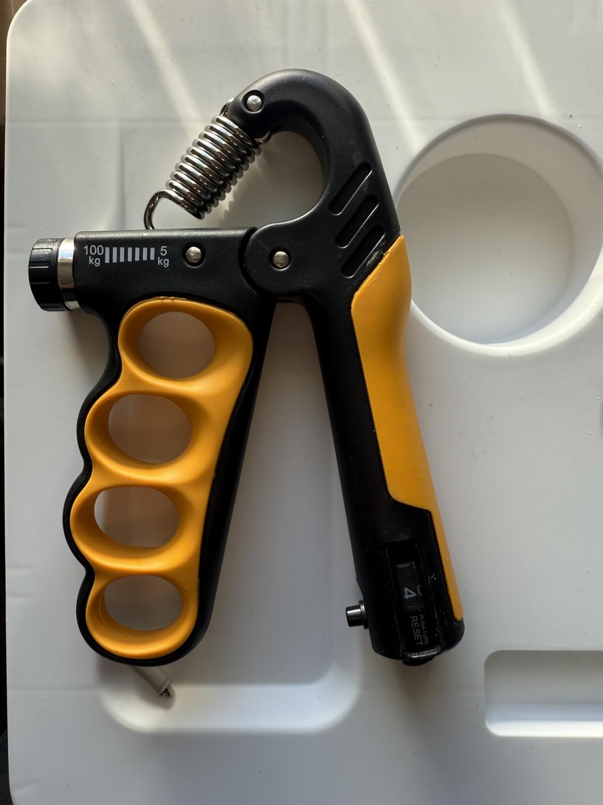 Grip Strength Trainer, Hand Grip Strengthener with Adjustable Resistance 11-220Lbs(5-100KG), Automatic Counter, Ergonomic Design, Forearm Strengthener for Musicians Athletes and Injury Recovery - Customer Photo 2