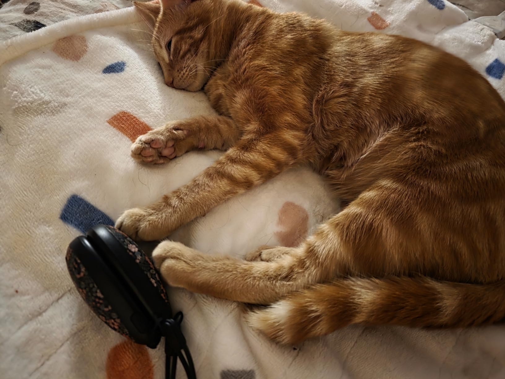 OCOOPA Women Rechargeable Hand Warmers 2 Pack, Portable, Stylish, Diamond-Shape Magnetic Electric Handwarmer, Reusable Pocket Heater, 2025 Tech Gifts for Christmas, Raynaud, Hiking, Camping - Customer Photo 2