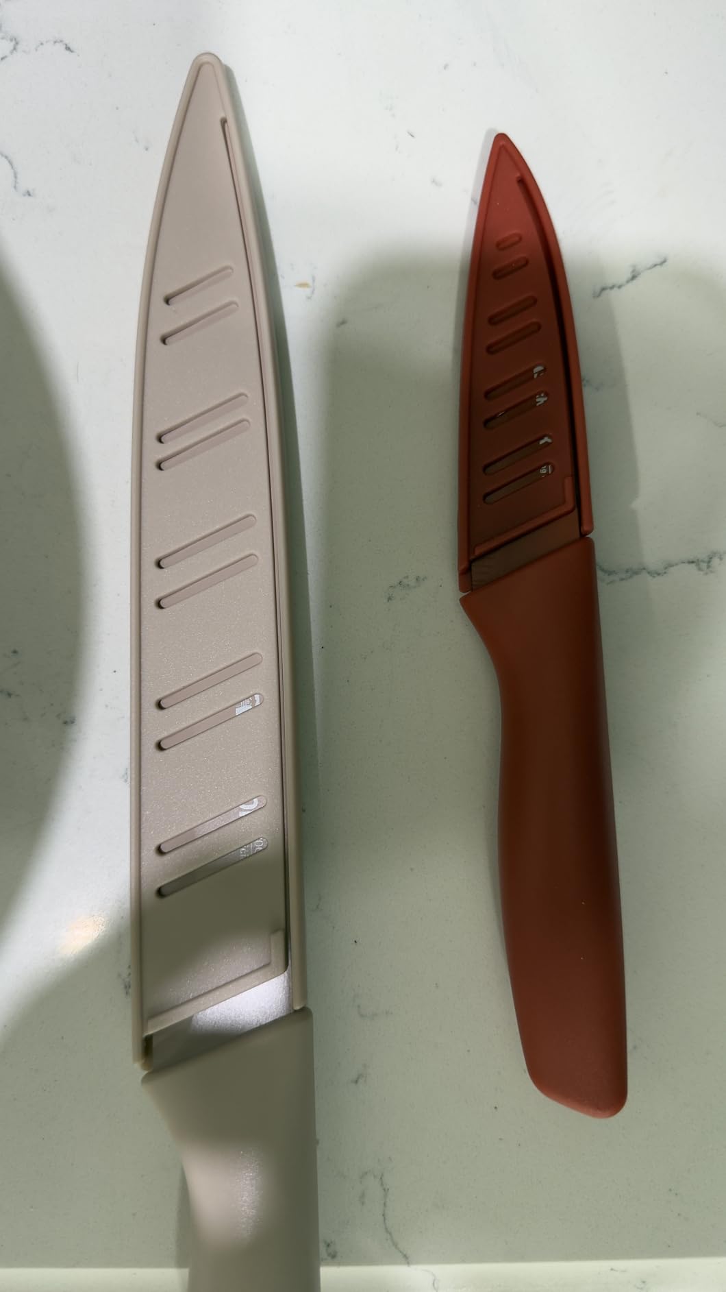 Astercook Knife Set, 13 Pieces Kitchen Knives Set with Healthy Anti-Rust Coating, Dishwasher Safe, Stainless Steel Chef Knife Sets with 6 Blade Guards, Perfect Holiday Gifts for Kitchen - Customer Photo 2