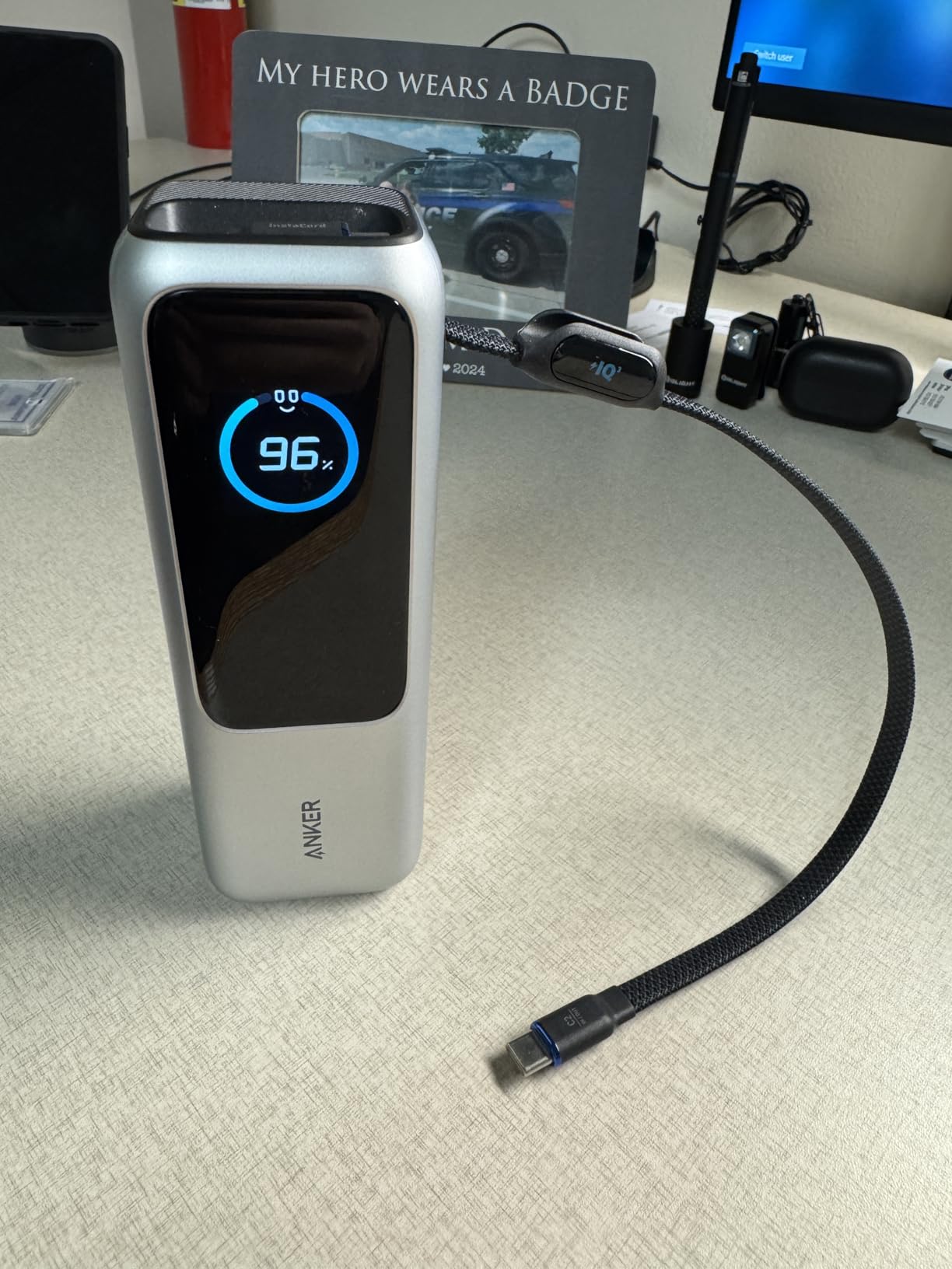 Anker Laptop Power Bank, 25,000mAh Portable Charger with Triple 100W USB-C Ports, Built-in Retractable Cables, Flight-Approved for Travel, iPhone 16/15 Series, MacBook, Samsung, and More - Customer Photo 2