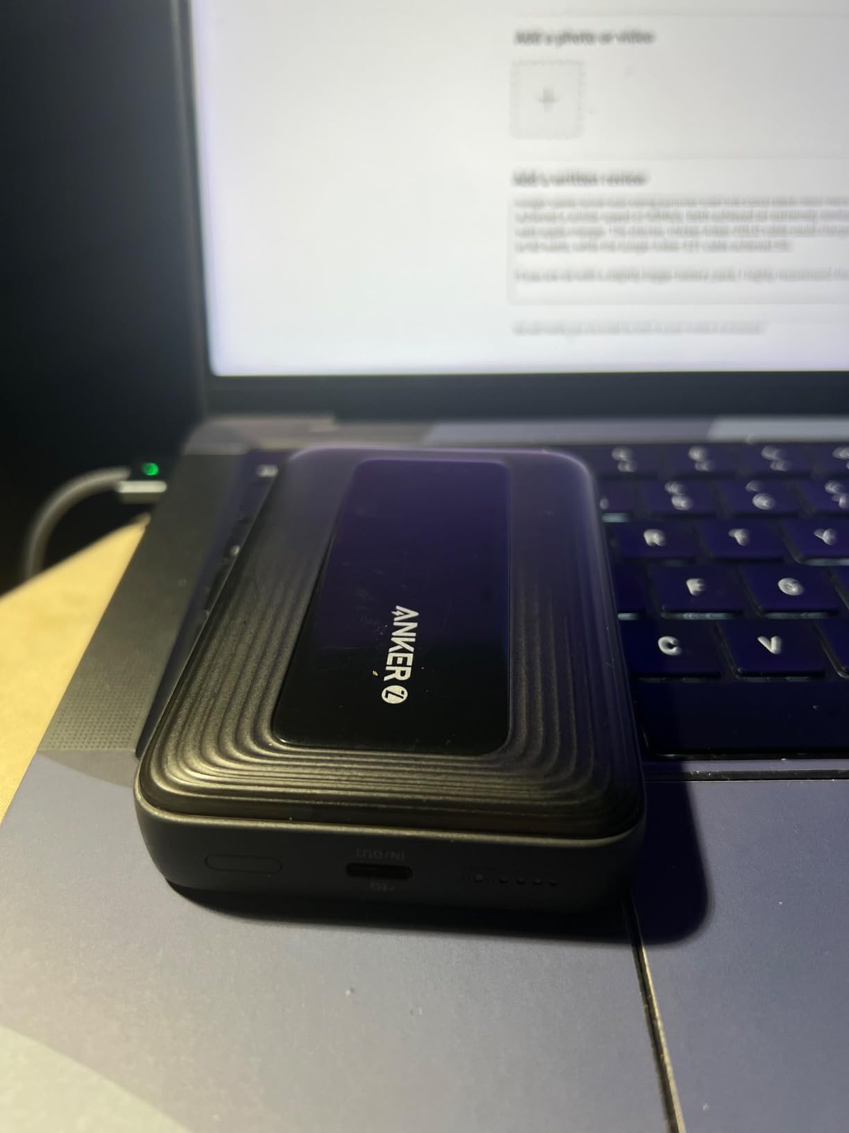 Anker Zolo Magnetic Power Bank, Compact 10,000mAh Wireless Portable Charger with 30W Max Fast Charging, Skin-Friendly and Durable Battery Pack, for iPhone 16/15/14 Series, AirPods, and More - Customer Photo 2