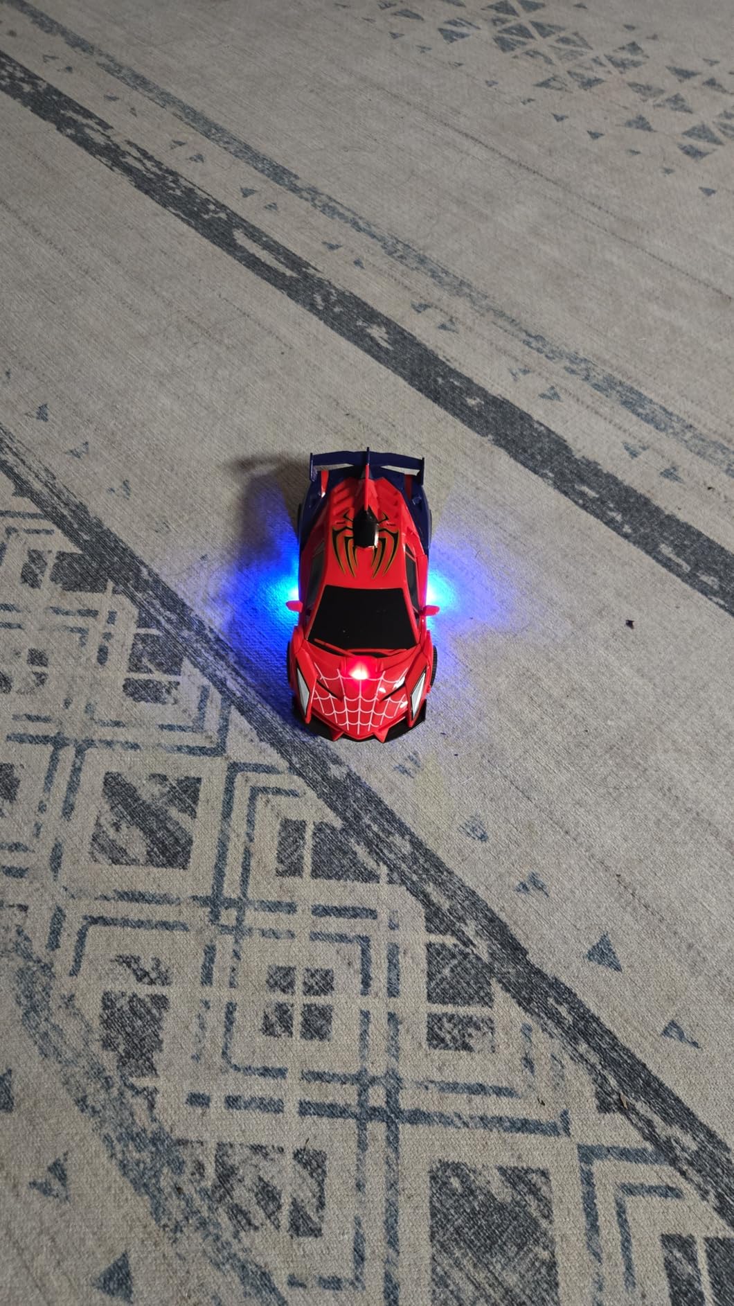 Spider Transform RC Cars Toys with Eye & Underbody Lights, 2.4GHz Remote Control Car One-Button Deformation, Fast 360° Rotation Robot Toys - Customer Photo 2
