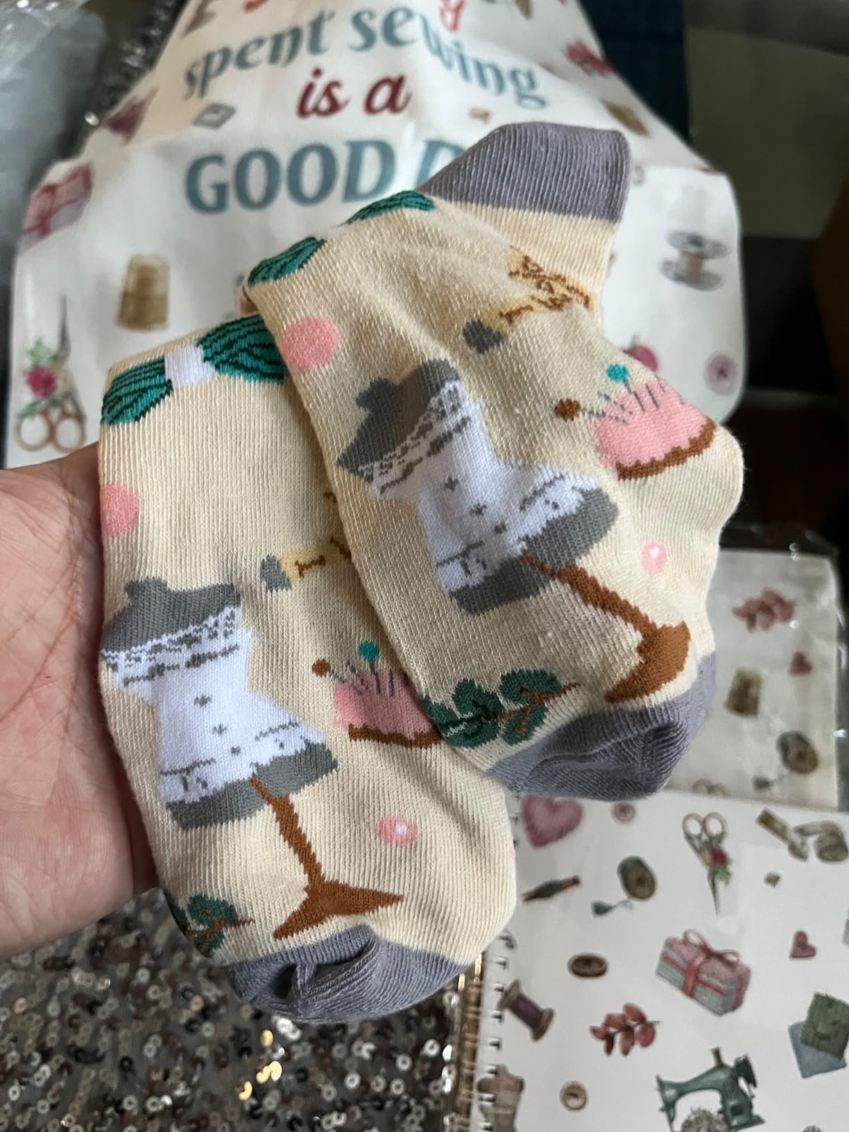 Dansydaisy 6 Pcs Christmas Sewing Quilter Gifts with 20oz Stainless Steel Tumbler Tote Bag Cosmetic Bag Socks Keychain Coil Notebook Christmas Funny Quilting Gifts for Seamstress Women Sewing Lovers - Customer Photo 1