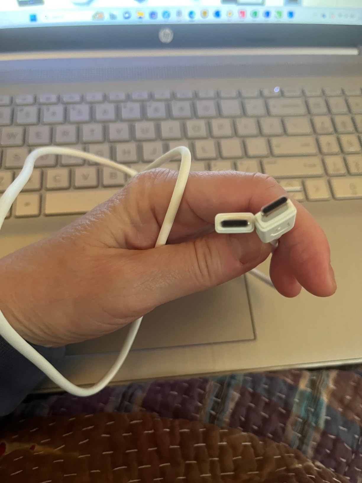 Birdbuddy PRO Solar Smart Bird Feeder with Camera - AI Bird Species Identification, 5MP Photos, 2K HD Video Live Stream Camera, Slow-Motion Video, 2.6in Focus - Blue Solar - Customer Photo 1