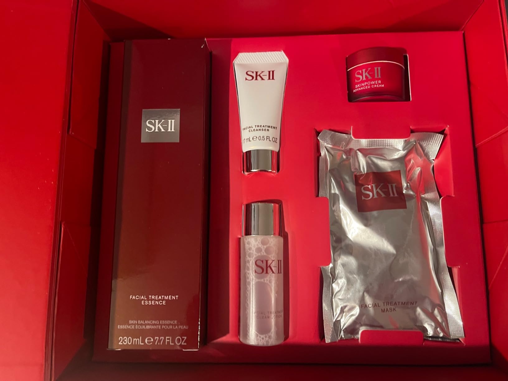 SK-II Best Sellers Skincare Gift Set - Anti Aging Skincare Set Includes Full Size Facial Essence, Travel Size Cleanser, Toner & Face Cream & 2 Sheet Masks (6 Count) - Customer Photo 2