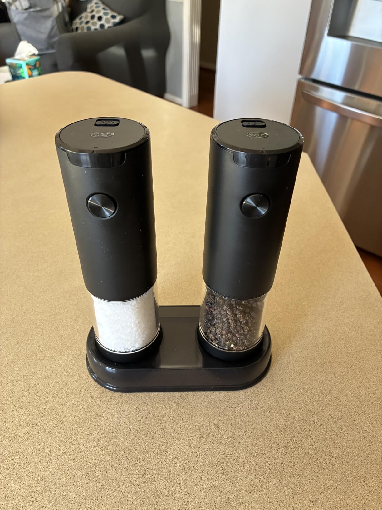 Electric Salt and Pepper Grinder Set Automatic Battery Pepper Mill Shakers Adjustable Coarseness Upgraded Larger Capacity with Led Home and Kitchen Appliances Christmas Gifts for Women Customer Review Electric Salt and Pepper Grinder Set Automatic Battery Pepper Mill Shakers Adjustable Coarseness Upgraded Larger Capacity with Led Home and Kitchen Appliances Christmas Gifts for Women - Customer Photo 2