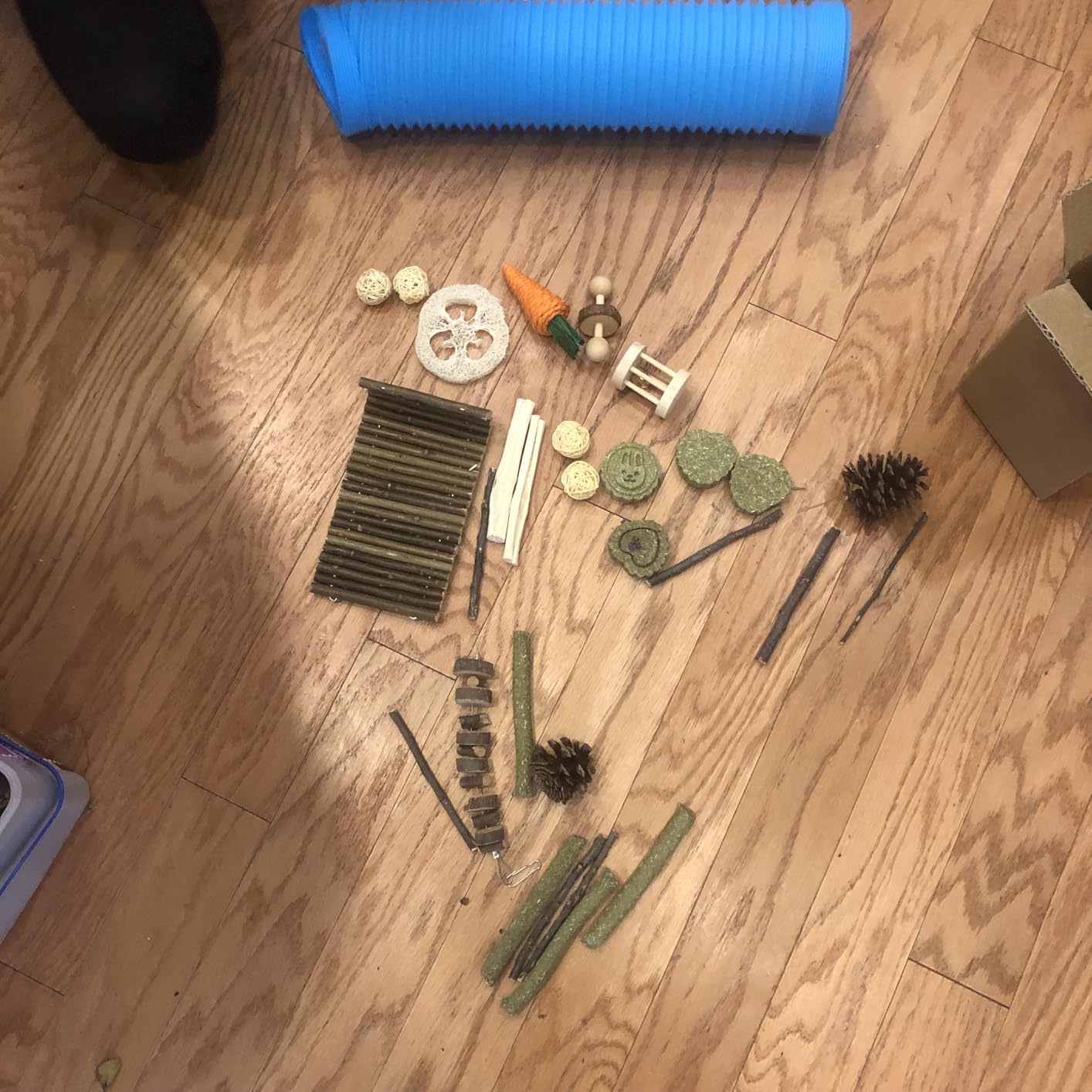 Kyouki Hamster Toys Guinea Pig Toys Set with Tunnel, Chewable Apple Wood & Natural Timothy Hay - Enrichment Chew Toys for Small Animals - 24+ Cage Accessories - Customer Photo 4