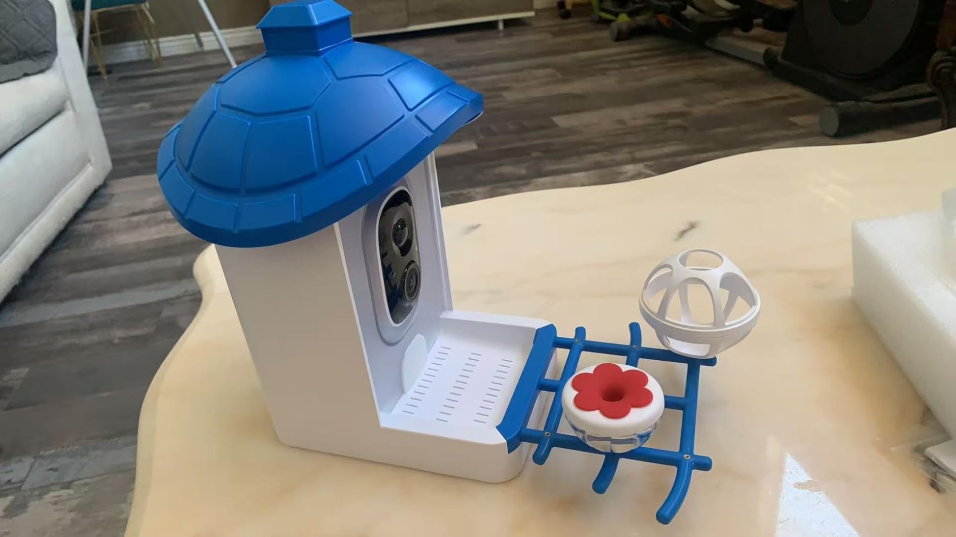 Smart Bird Feeder with Camera, Bird Feeder Camera 2K HD Record Video Live View with Solar Panel, AI Identify Species Auto Capture, Instant Arrival Alerts, Gift for Birds Lover - Customer Photo 4