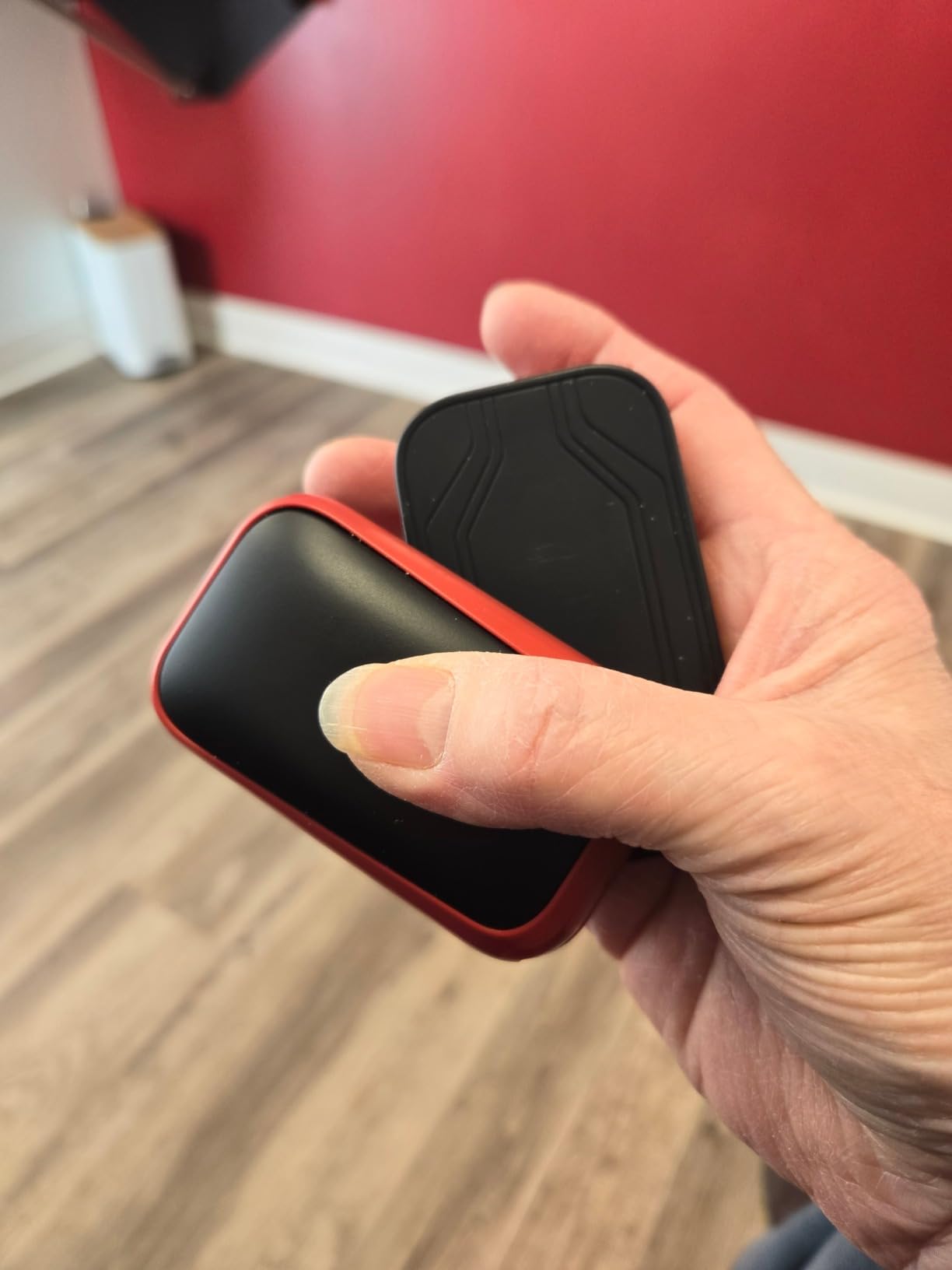 Gaiatop Electric Hand Warmers Rechargeable, Magnetic Pocket Hand Warmer 2-Pack, 3s Fast Heating, Fits in Gloves, for Winter Sports, Hunting Accessories, Stocking Stuffers Gifts for Men Women Customer Review Gaiatop Electric Hand Warmers Rechargeable, Magnetic Pocket Hand Warmer 2-Pack, 3s Fast Heating, Fits in Gloves, for Winter Sports, Hunting Accessories, Stocking Stuffers Gifts for Men Women - Customer Photo 1