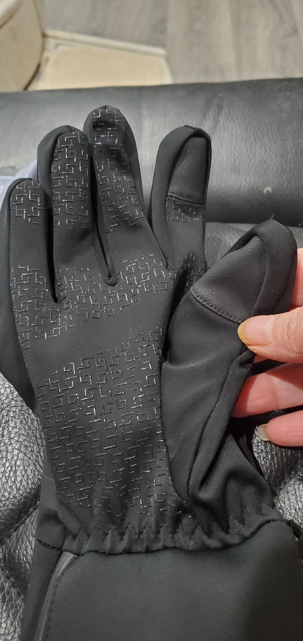 Royalrose Heated Gloves Liners for Men Women, Rechargeable Waterproof Winter Thin Heated Work Gloves with Arthritis Raynaud's Relief - Customer Photo 1