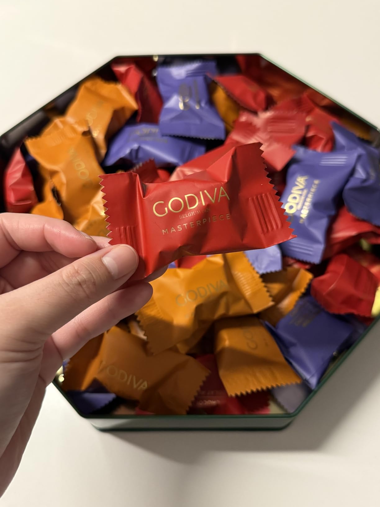 Godiva Holiday Masterpiece Gift Tin, Assorted Milk & Dark Chocolates with Ganache and Caramel, Gourmet Christmas Gift, Kosher & Halal, 50 Pc - Customer Photo 2