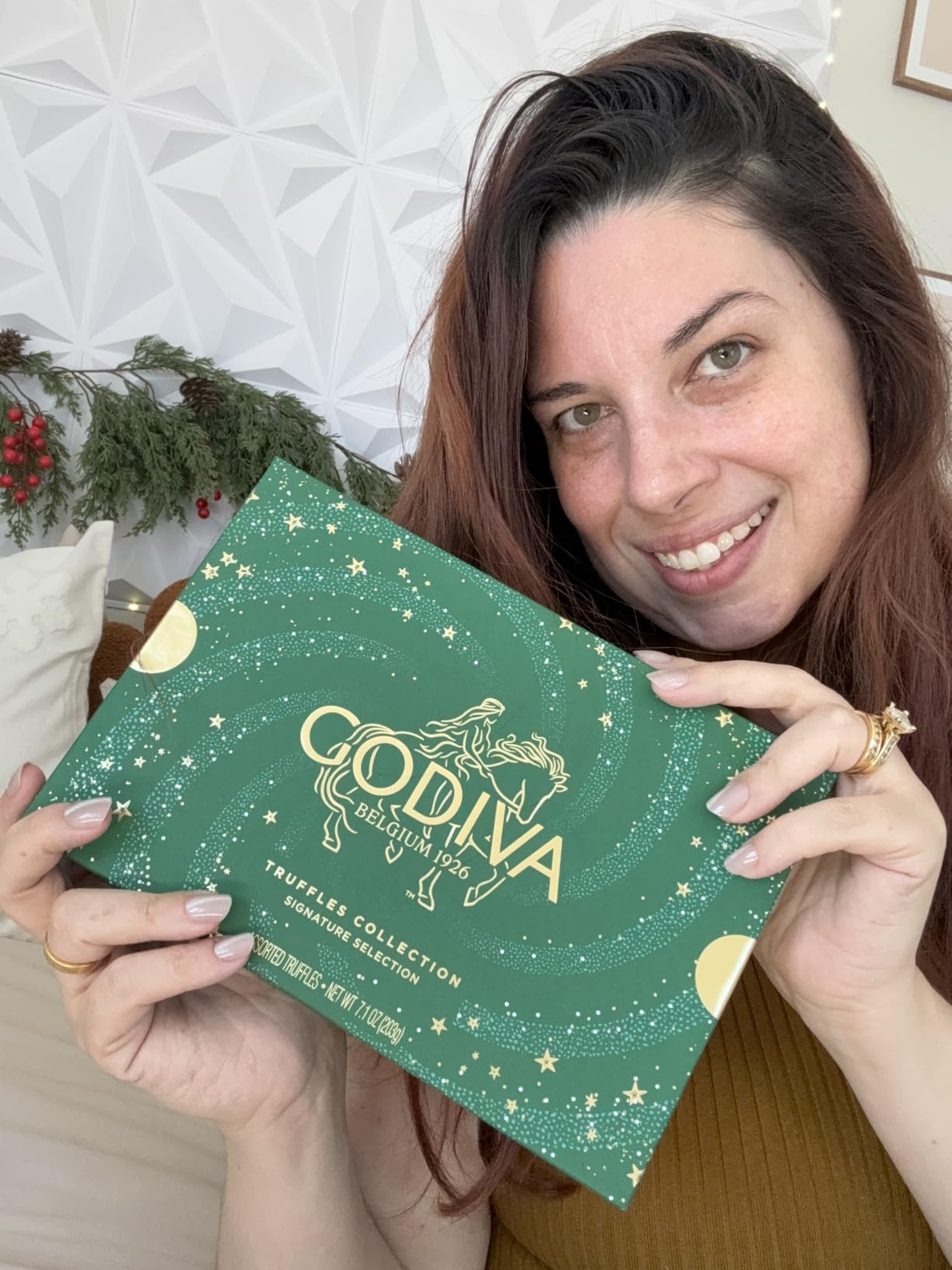 Godiva Red Bow Signature Truffle Gift Box, Belgian Dark and Milk Chocolates with Ganache Centers, Gourmet Holiday Gift, Non-GMO & Kosher, 24 Pc Customer Review Godiva Red Bow Signature Truffle Gift Box, Belgian Dark and Milk Chocolates with Ganache Centers, Gourmet Holiday Gift, Non-GMO & Kosher, 24 Pc - Customer Photo 1