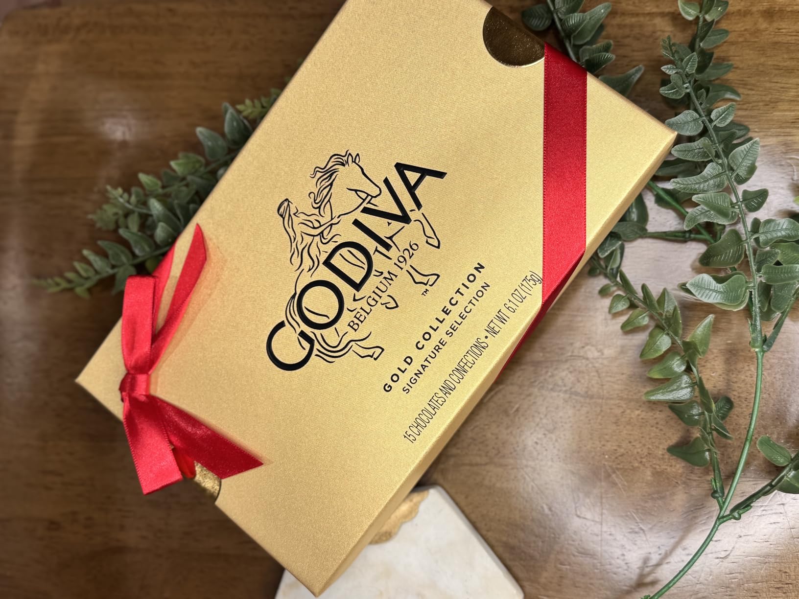 Godiva Red Bow Gold Assorted Chocolate Gift Box, Belgian Dark and Milk Chocolates with Pralinés, Ganaches & Caramels, Gourmet Holiday Gift, Non-GMO & Kosher, 15 Pc Customer Review Godiva Red Bow Gold Assorted Chocolate Gift Box, Belgian Dark and Milk Chocolates with Pralinés, Ganaches & Caramels, Gourmet Holiday Gift, Non-GMO & Kosher, 15 Pc - Customer Photo 2