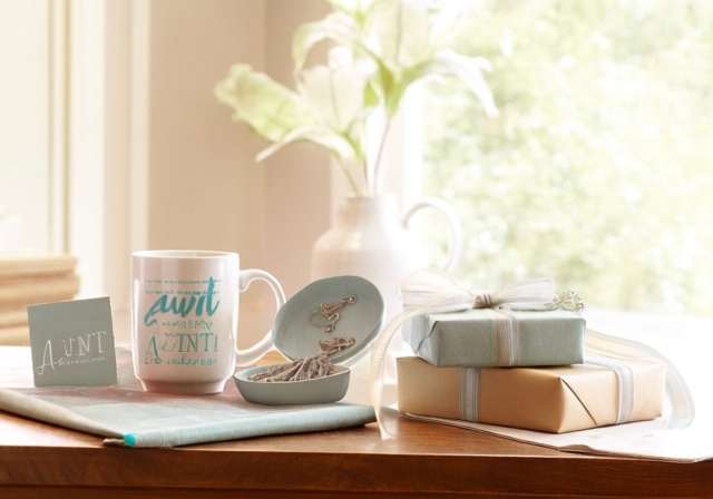 Best Aunt Gifts [cy]: 12 Thoughtful Presents That Strengthen Your Bond - PropelRC