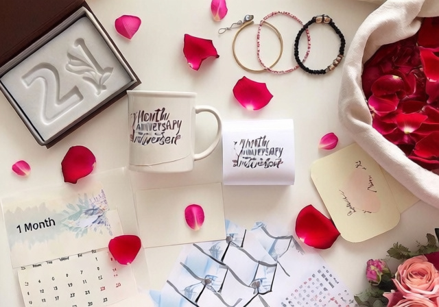 One Month Anniversary Gifts [cy]: 12 Thoughtful Presents for New Couples - PropelRC