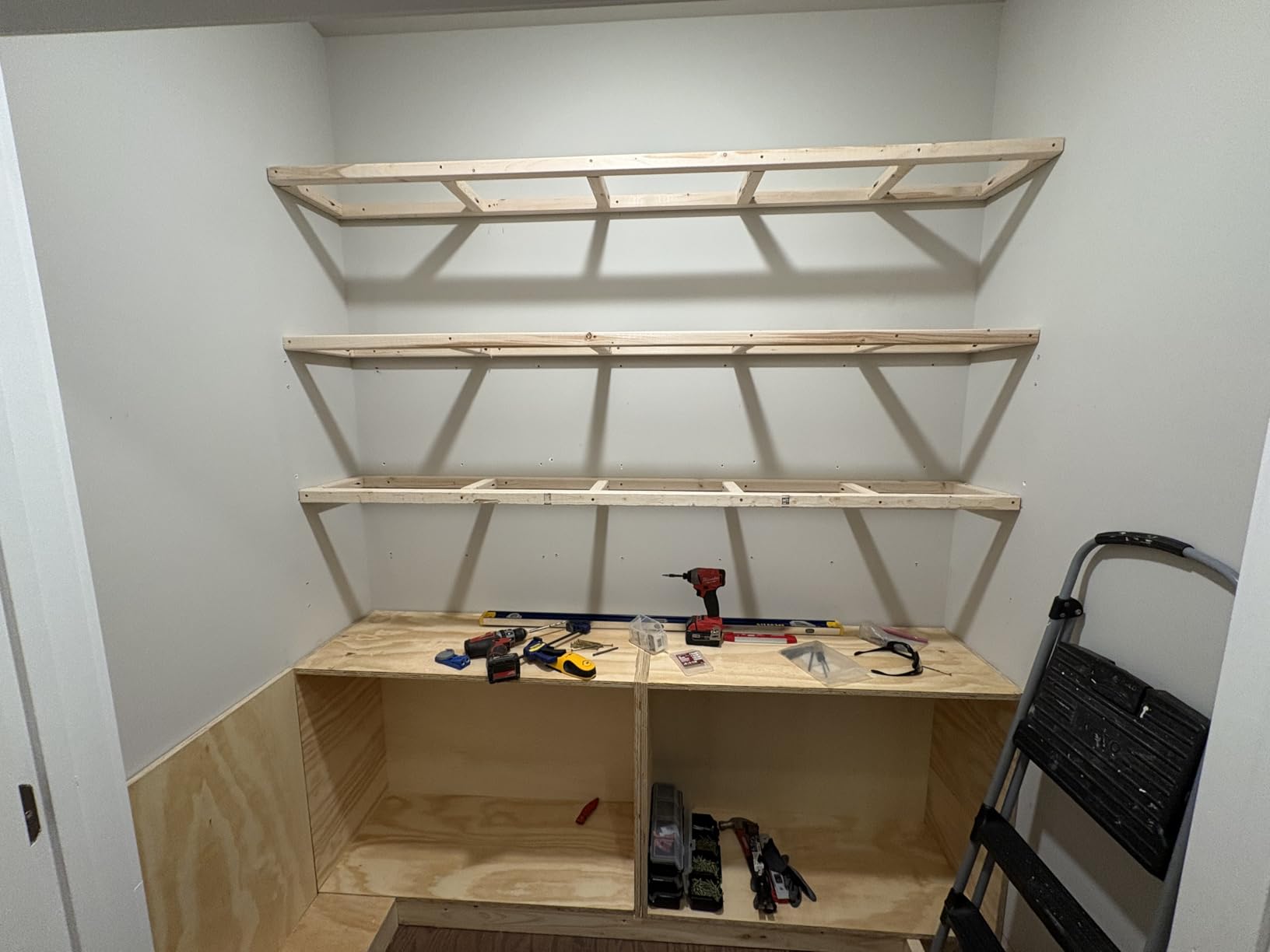 Kreg R3 Jr. Pocket-Hole Jig System - Portable Kreg Pocket-Hole Jig - Easy Clamping & Adjusting - Includes Positioning Sliders - For Materials 1/2