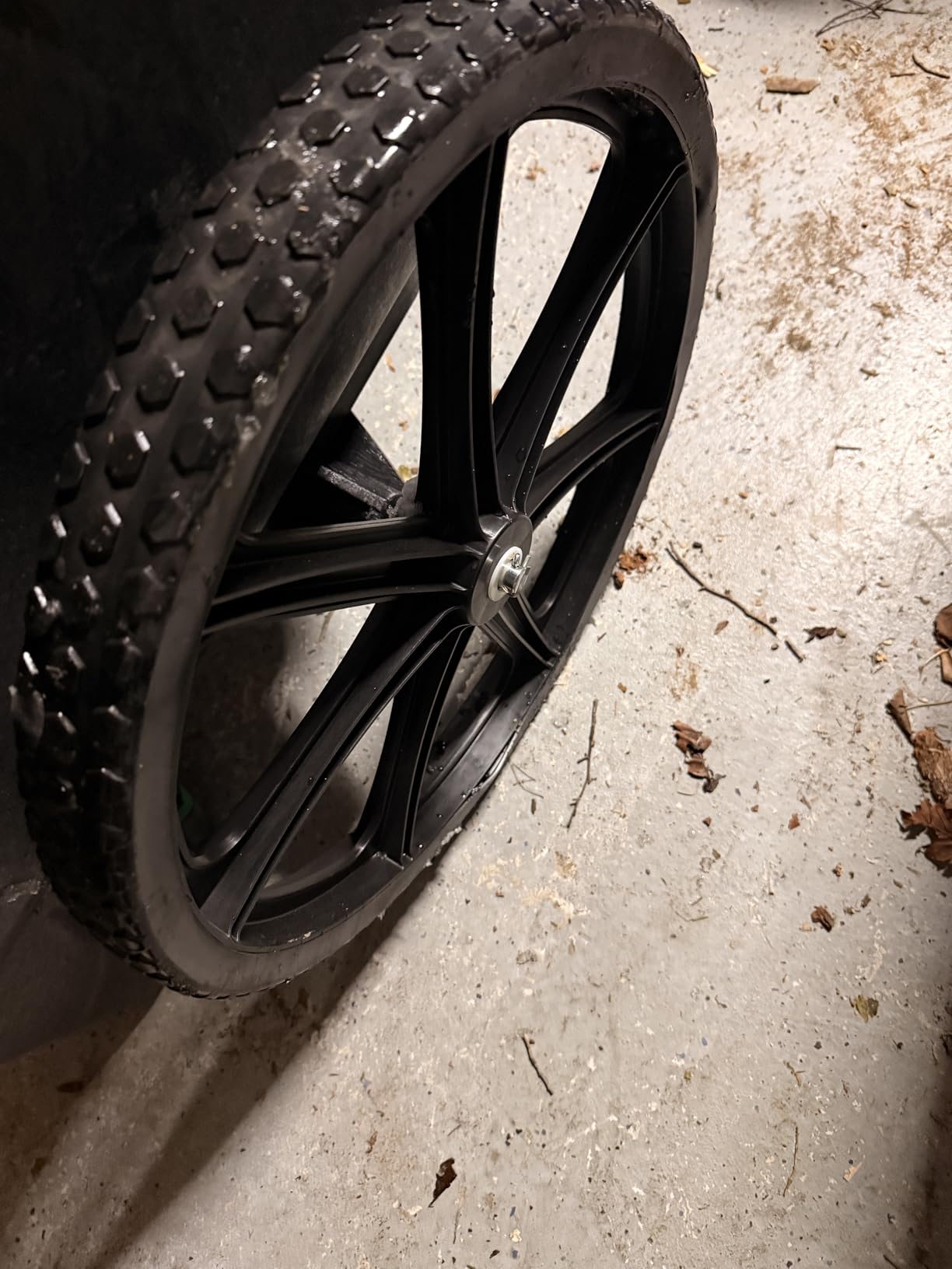 Rubbermaid Commercial Products 8.75 Cubic Foot, All-Weather, Big-Wheel Cart/Yard Cart/Lawn Cart/Wheelbarrow - Customer Photo 2