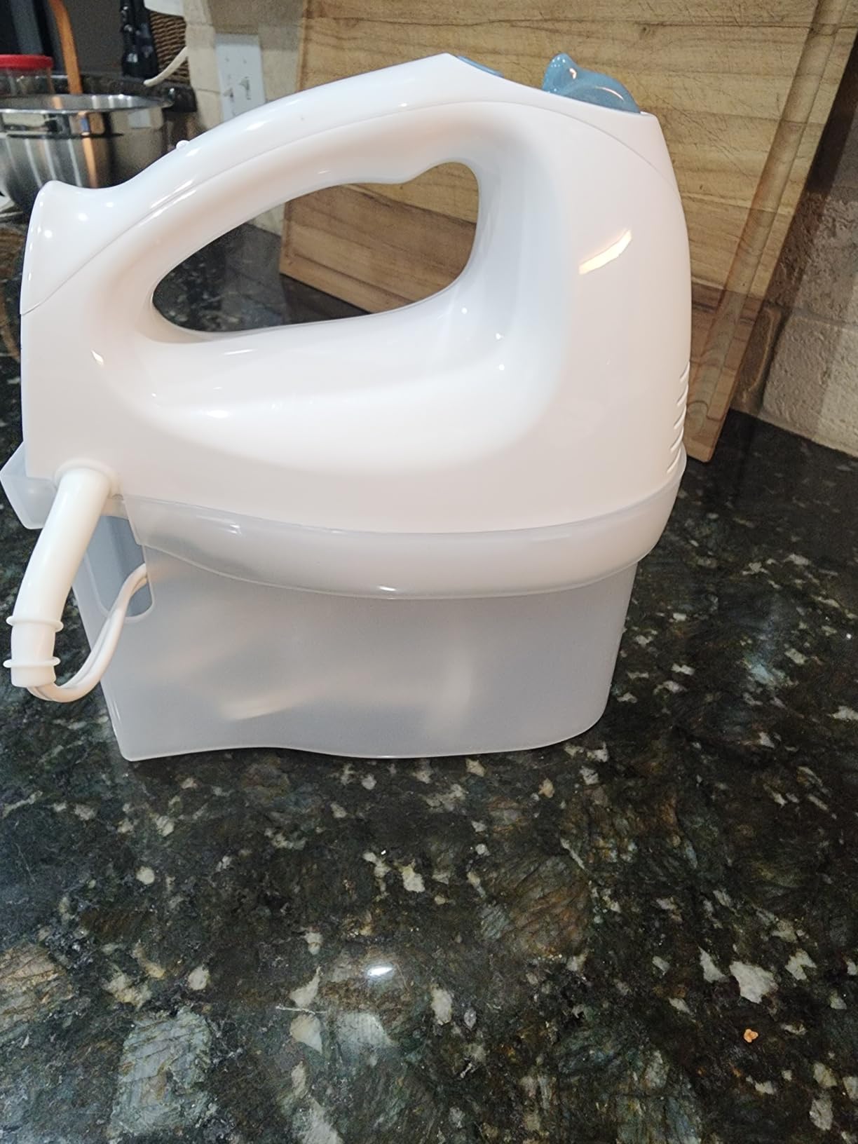 Hamilton Beach 6-Speed Electric Hand Mixer with Whisk, Traditional Beaters, Snap-On Storage Case, 250 Watts, White - Customer Photo 2