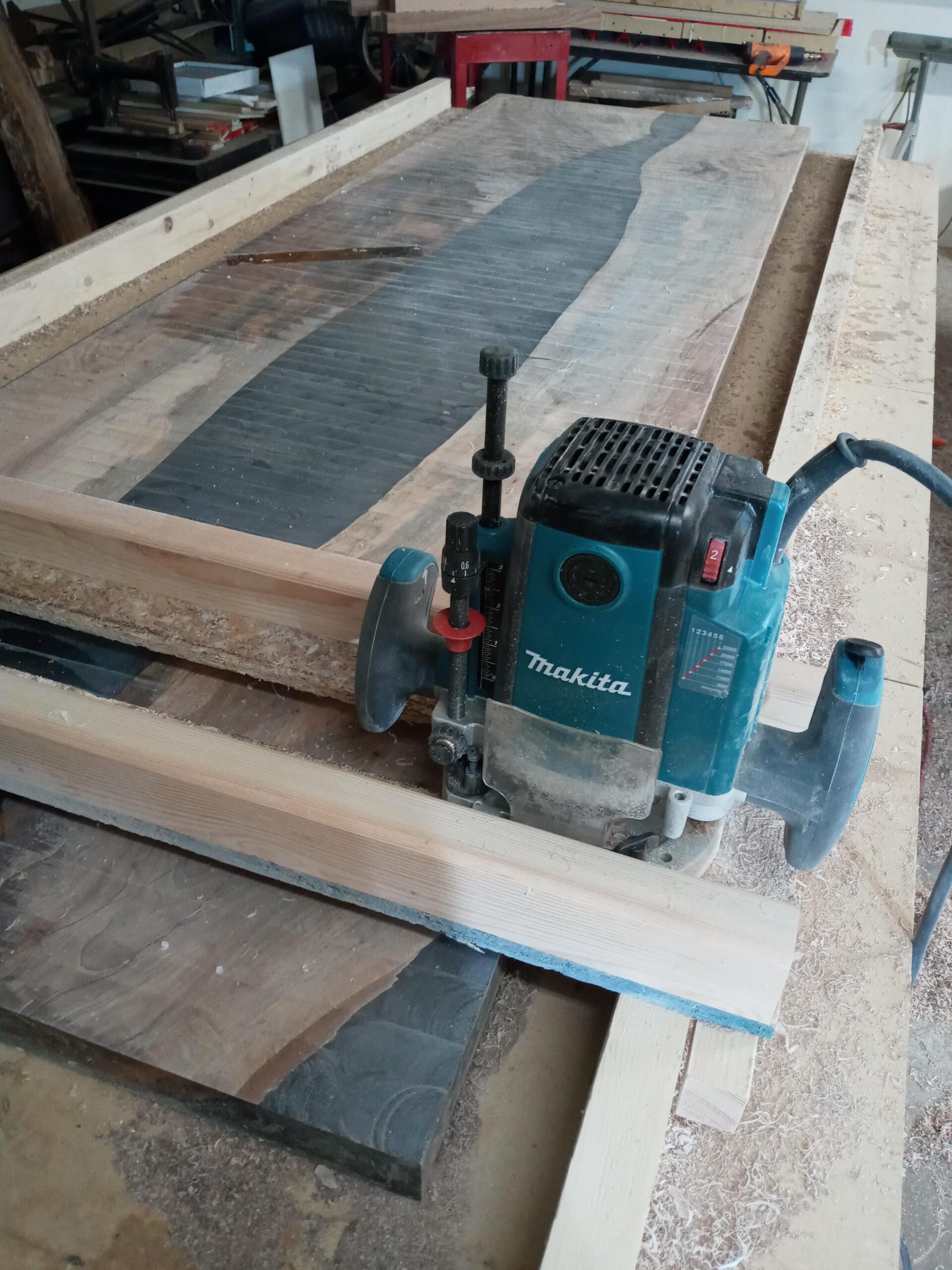 Makita RP2301FC 3-1/4 HP Plunge Router, with Variable Speed - Customer Photo 3
