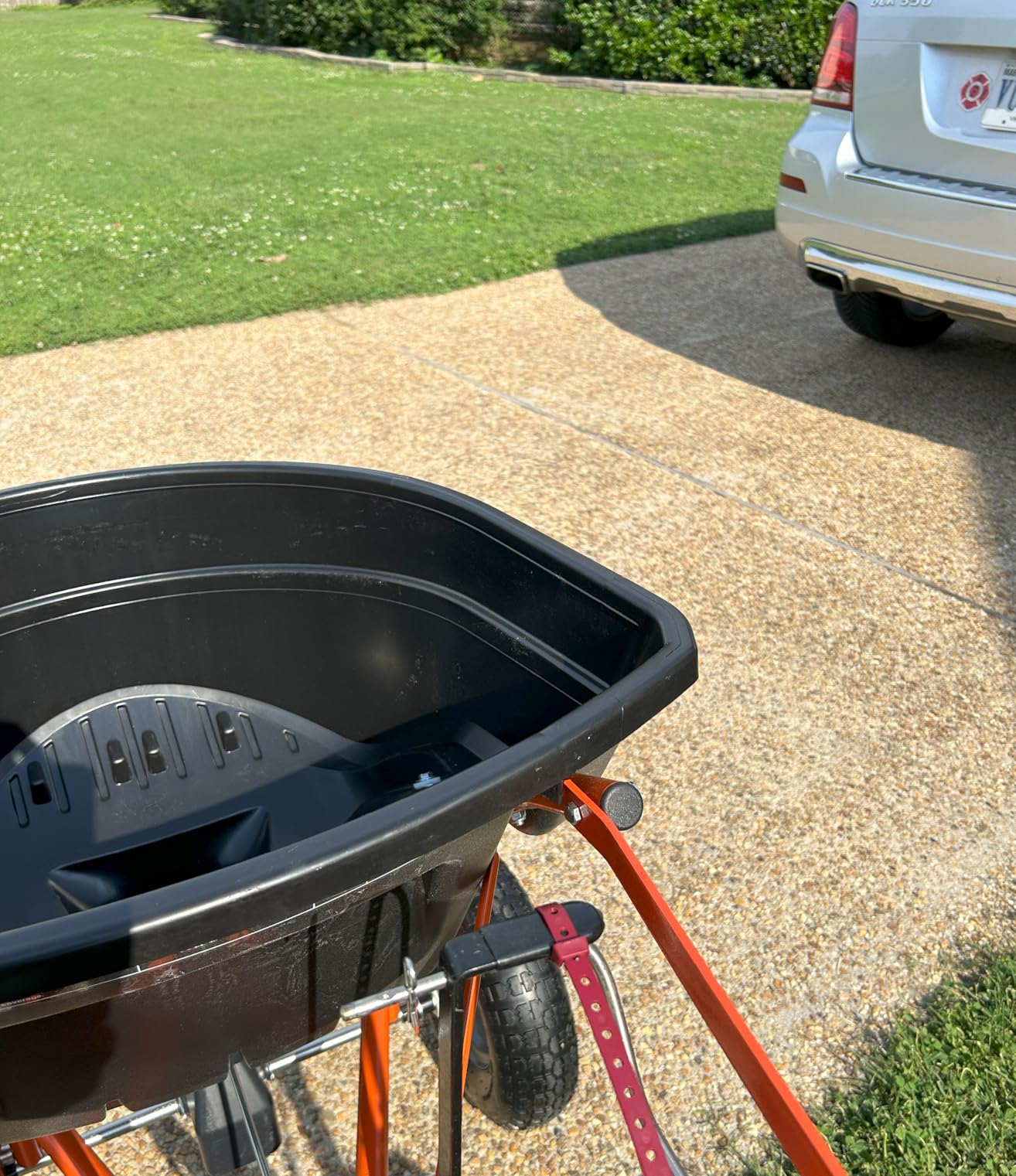 Agri-Fab 45-0463 Pull Behind Broadcast Spreader,130 lb. Hopper Capacity Designed for Seed, Fertilizer, Salt, Ice Melt with Universal Hitch,12 ft. Spread Width for Riding Lawn Mowers and Lawn Tractors customer photo 1
