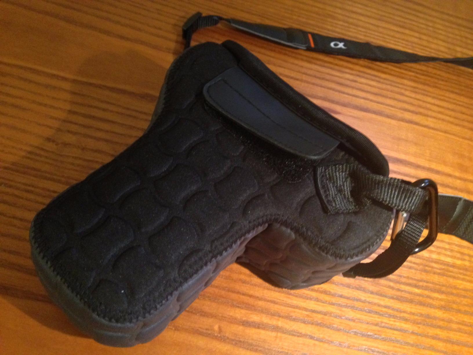 USA Gear DSLR Camera Case/SLR Camera Sleeve with Zippered Accessory Storage Customer Review USA Gear DSLR Camera Case/SLR Camera Sleeve with Zippered Accessory Storage - Customer Photo 1