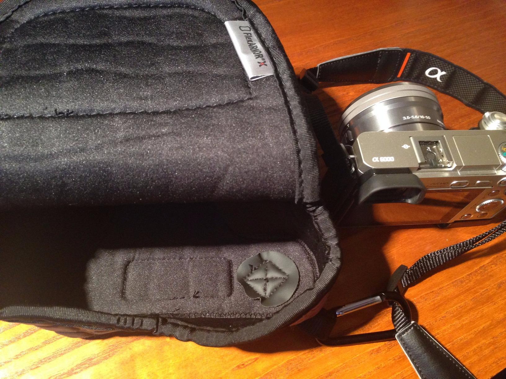 USA Gear DSLR Camera Case/SLR Camera Sleeve with Zippered Accessory Storage Customer Review USA Gear DSLR Camera Case/SLR Camera Sleeve with Zippered Accessory Storage - Customer Photo 2