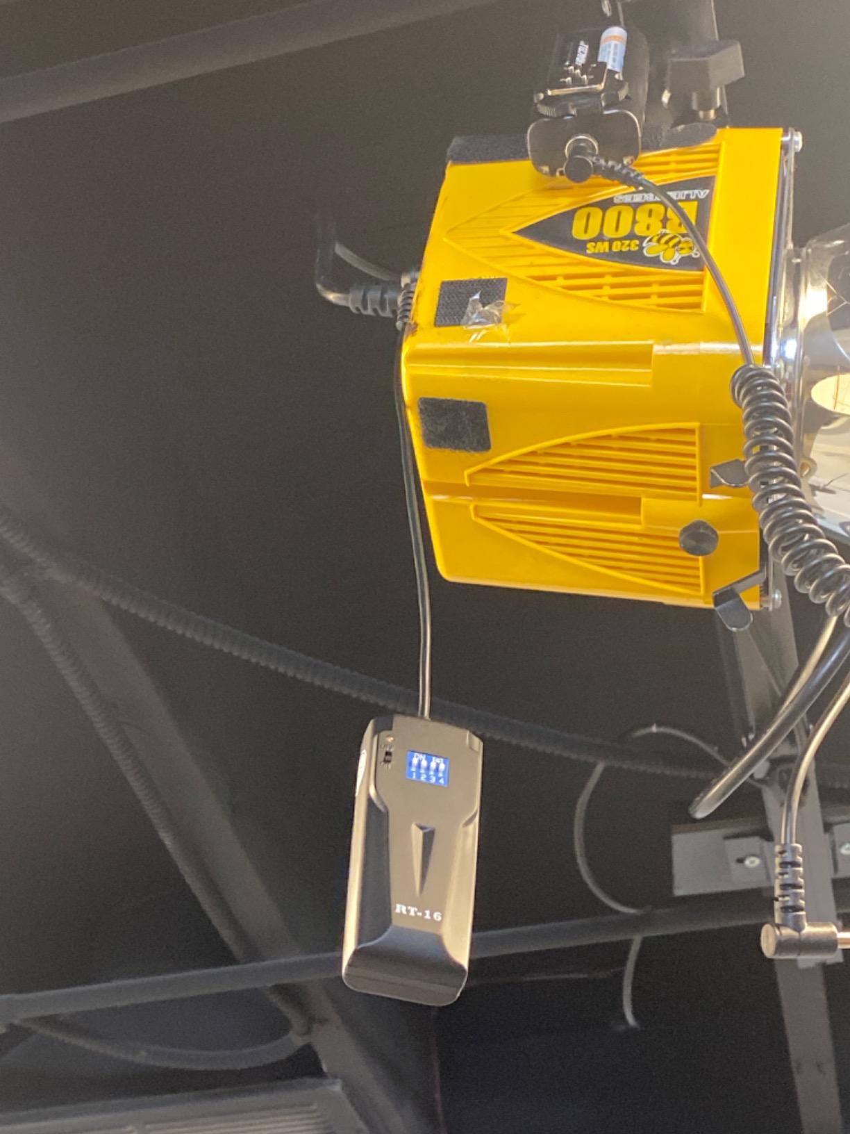 Neewer 16 channels RT-16 Wireless Studio Flash Trigger, Compatible with Neewer S101-300W, S101-400W, S101-300W PRO, S101-400W PRO and Other Studio Lights Customer Review Neewer 16 channels RT-16 Wireless Studio Flash Trigger, Compatible with Neewer S101-300W, S101-400W, S101-300W PRO, S101-400W PRO and Other Studio Lights - Customer Photo 2