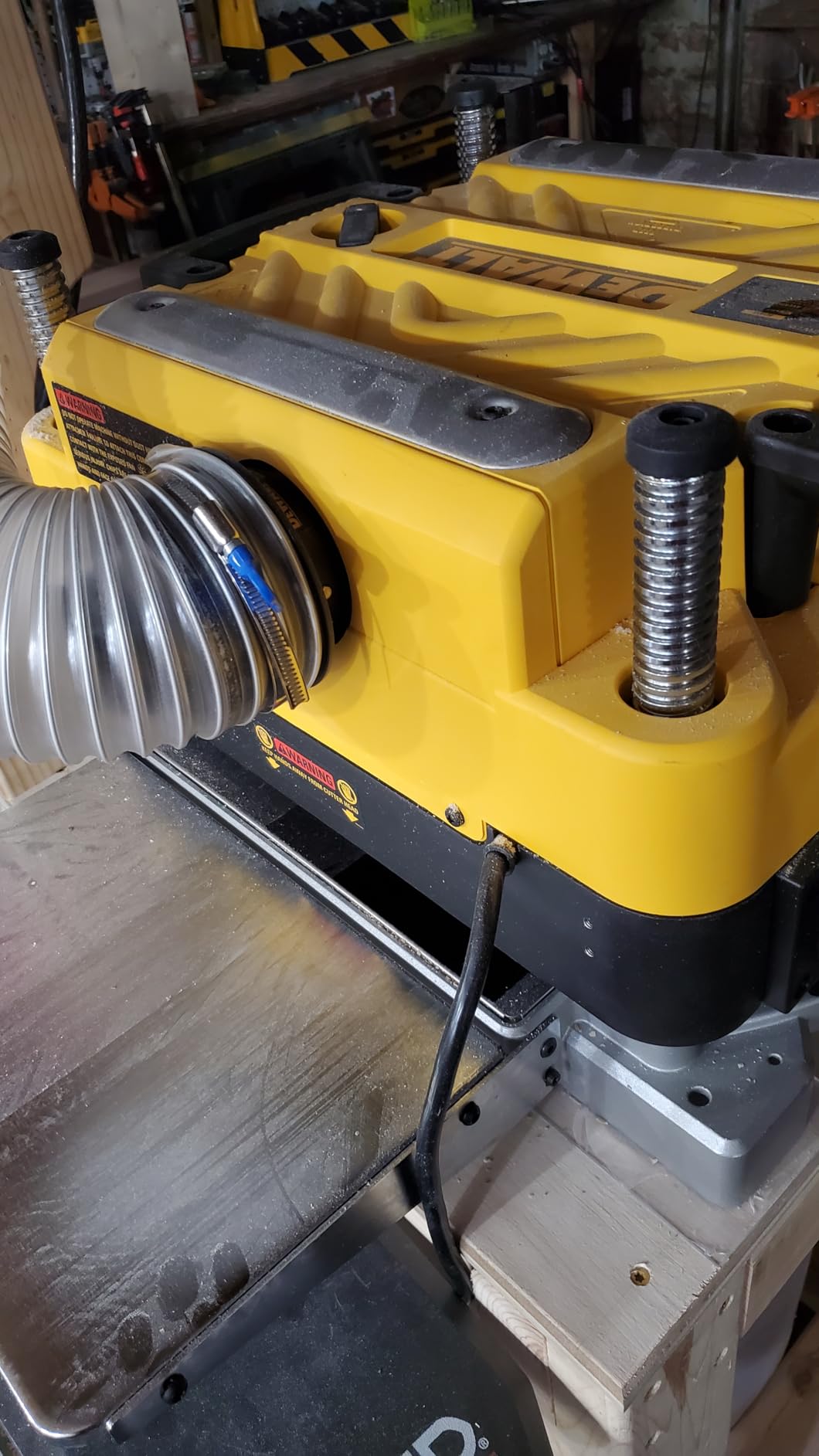 DEWALT Thickness Planer, 13-inch Wood Planer, Three Knife Two Speed, 15 Amp, 20,000 RPM Motor (DW735X) - Customer Photo 2