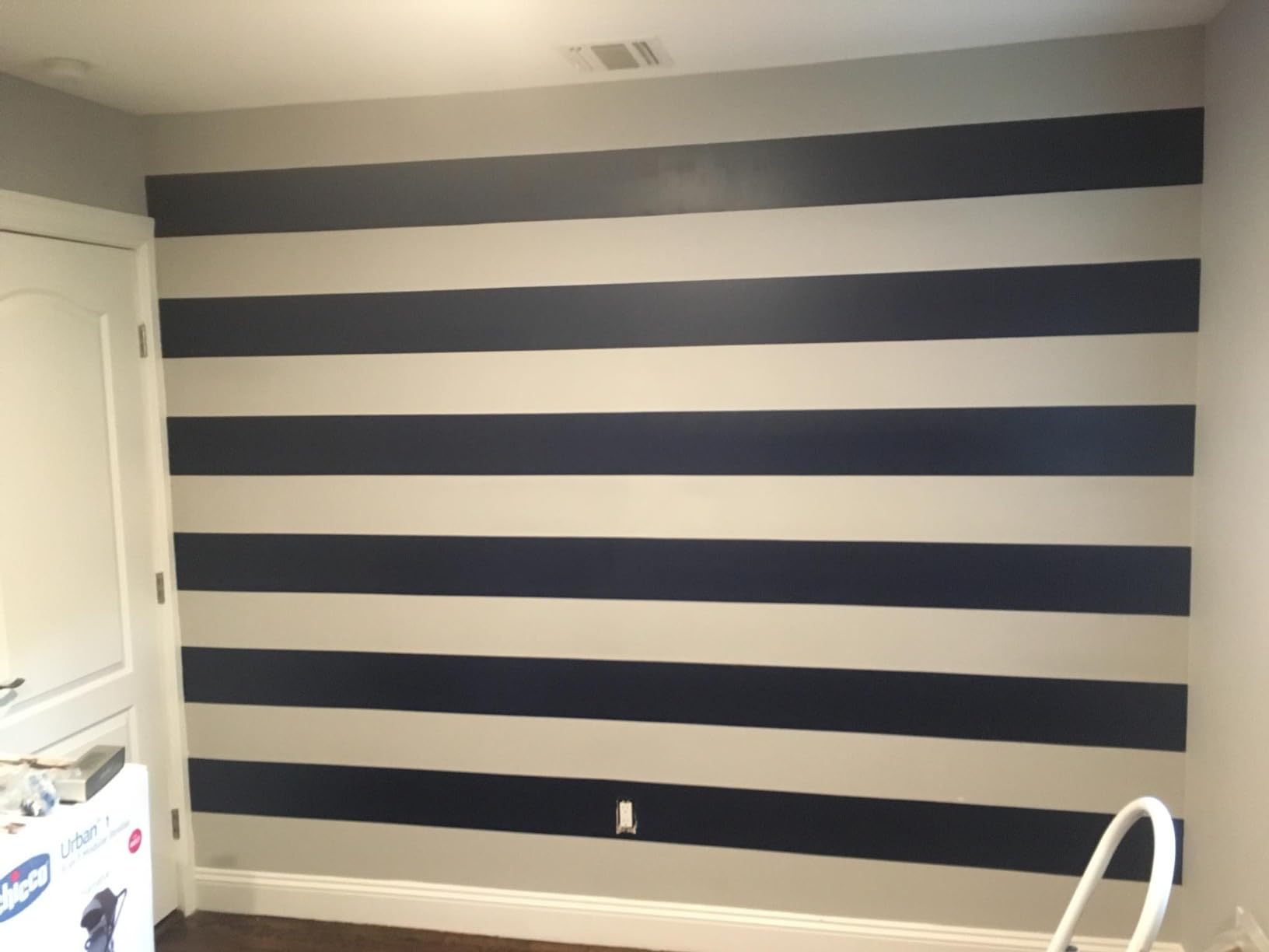 FrogTape Multi-Surface Painters Tape with PAINTBLOCK, 1.5 Inch Wide (1.41 In. x 60 Yds), Medium Adhesion, Green, 1 Roll (1358465) - Customer Photo 2