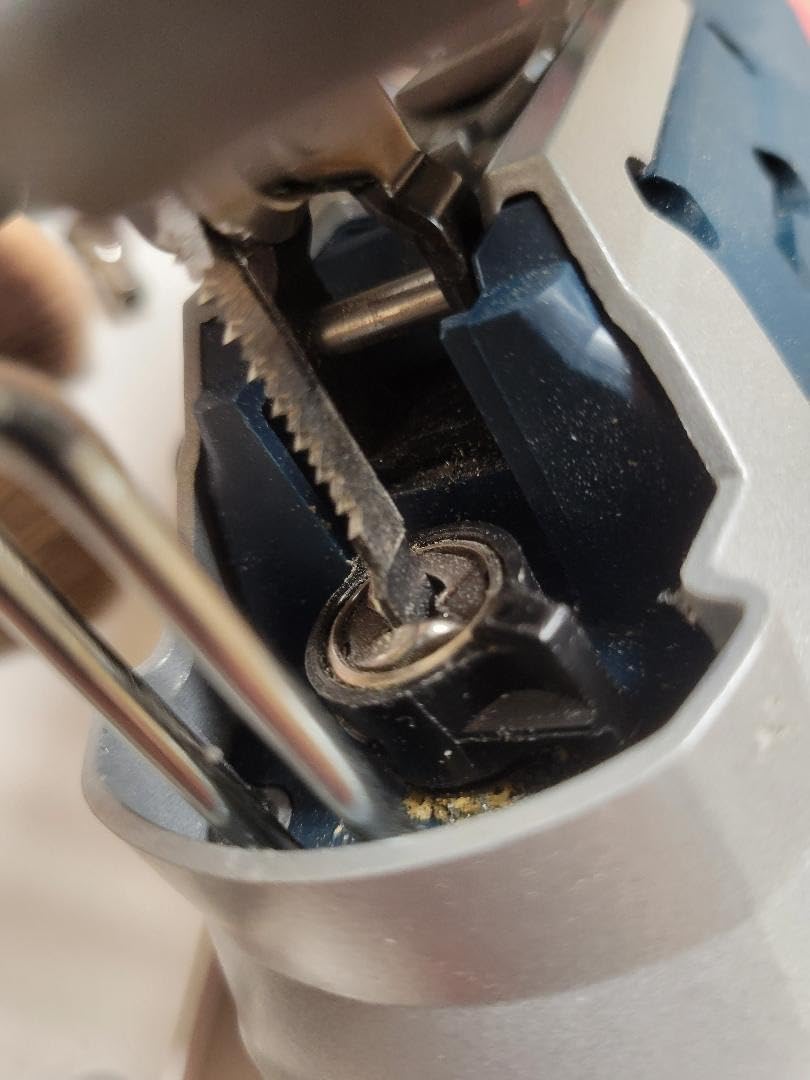 BOSCH JS260 Top-Handle Jig Saw - 6.0 Amp Motor, Variable Speed Control, Low-Vibration Plunging Design, Toolless Blade Change System - Ideal for Accurate and Smooth Cutting - Customer Photo 4