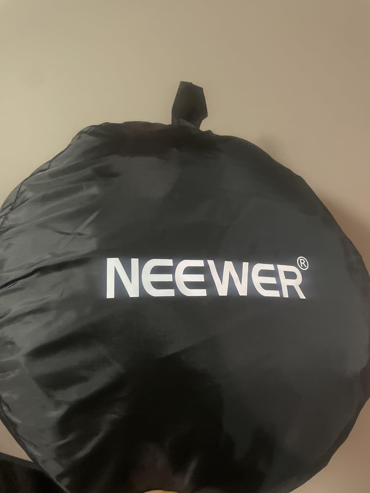 NEEWER 22 Inch/60 Centimeter Light Reflector Light Diffuser 5 in 1 Collapsible Multi Disc with Bag - Translucent, Silver, Gold, White, and Black for Studio Photography Lighting and Outdoor Lighting Customer Review NEEWER 22 Inch/60 Centimeter Light Reflector Light Diffuser 5 in 1 Collapsible Multi Disc with Bag - Translucent, Silver, Gold, White, and Black for Studio Photography Lighting and Outdoor Lighting - Customer Photo 1