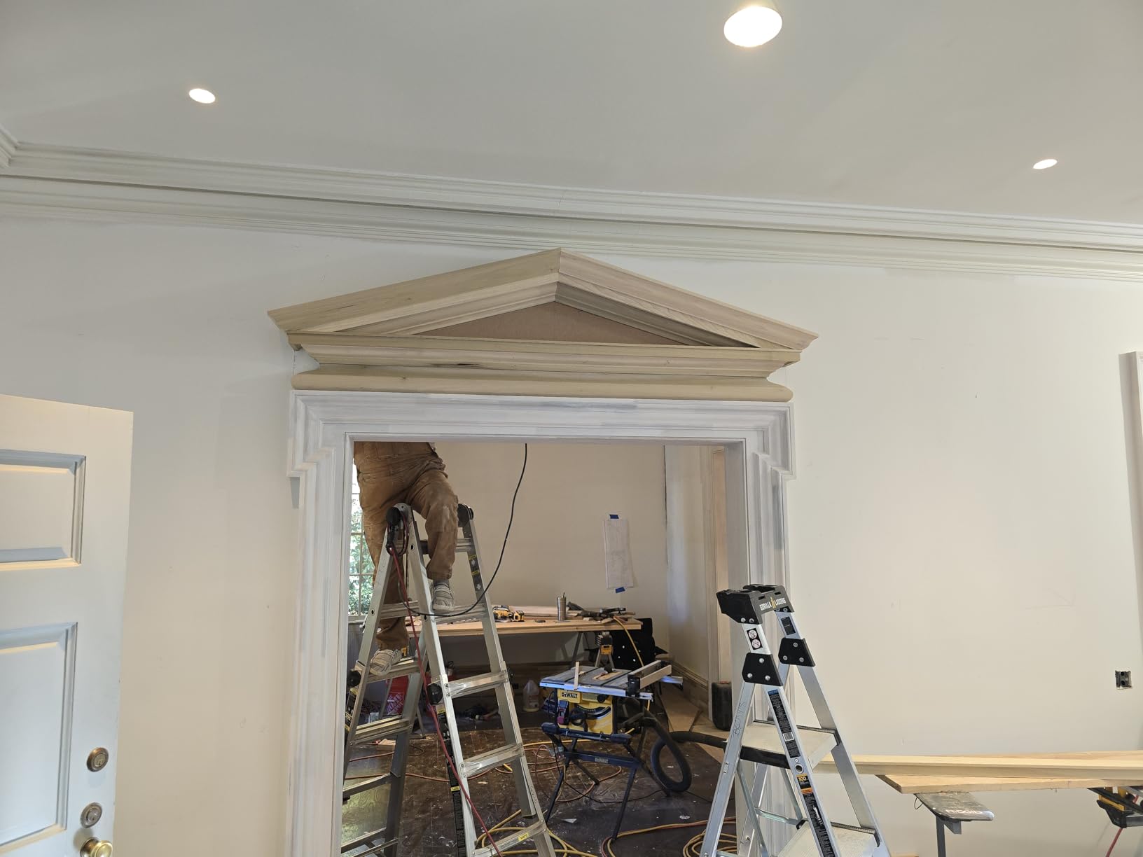 DEWALT Miter Saw, 12-inch Double Bevel Sliding Compound Miter Saw with XPS LED Shadow Light System, Includes Blade Wrench, Material Clamp and Dust Bag (DWS780) - Customer Photo 1