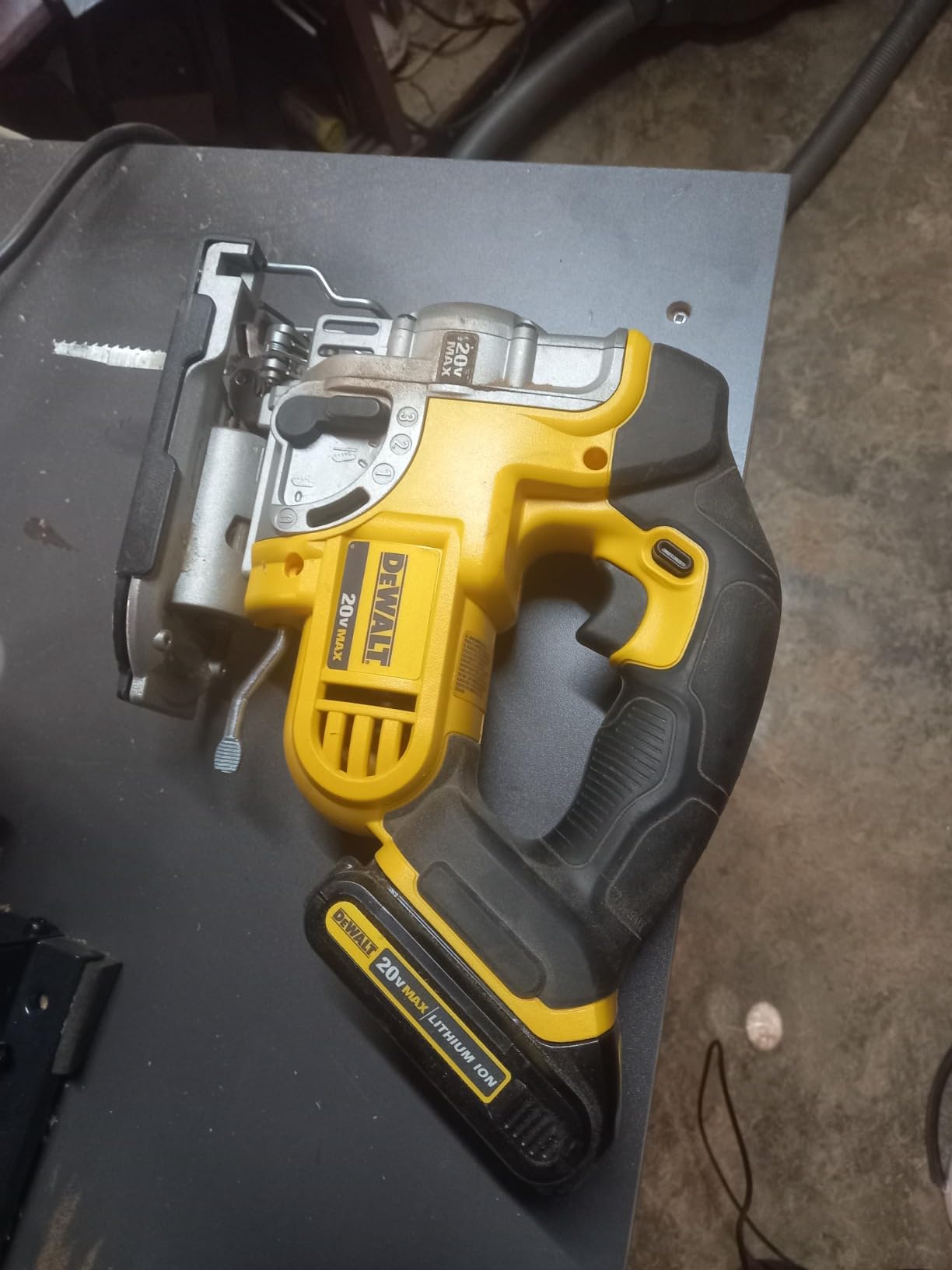DEWALT 20V MAX Jig Saw, Tool Only (DCS331B) Customer Review DEWALT 20V MAX Jig Saw, Tool Only (DCS331B) - Customer Photo 2