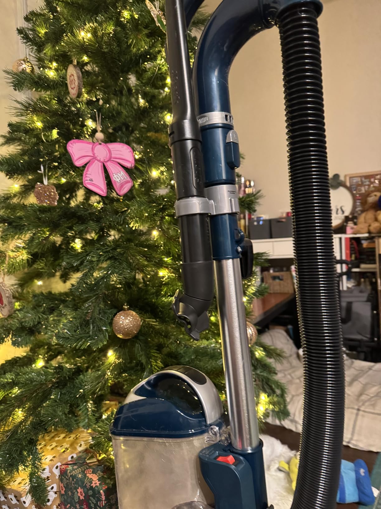 Shark NV501 Rotator Professional Lift-Away Upright Vacuum with HEPA Filter, Swivel Steering, LED Headlights, Wide Upholstery Tool, Dusting Brush & Crevice Tool, White/Red - Customer Photo 2