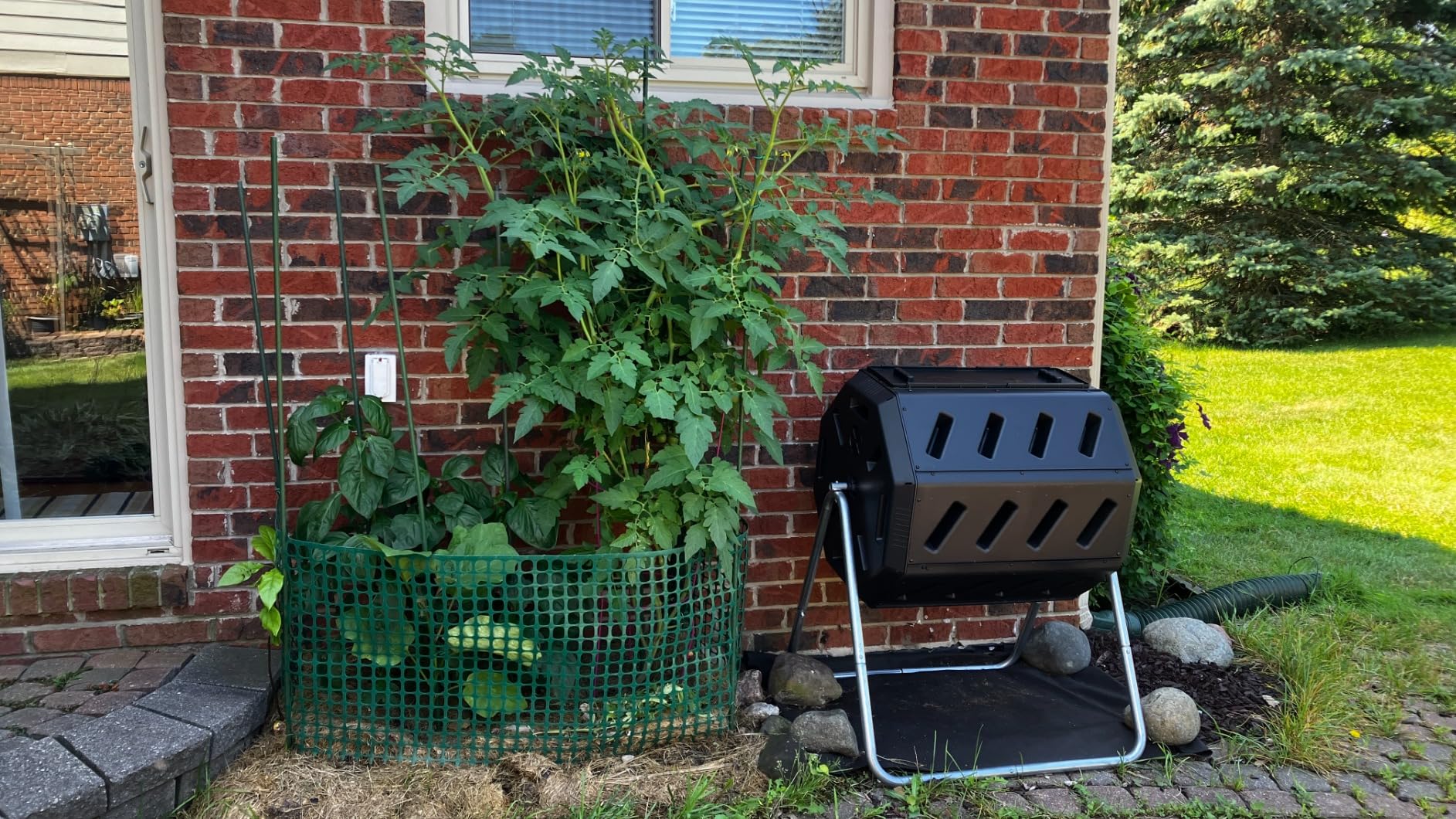 FCMP Outdoor IM4000 Dual Chamber Tumbling Composter Canadian-Made, 100% Recycled Resin - Outdoor Rotating Compost Tumbler Bin for Garden, Kitchen, and Yard Waste, Black (37 Gallon) Customer Review FCMP Outdoor IM4000 Dual Chamber Tumbling Composter Canadian-Made, 100% Recycled Resin - Outdoor Rotating Compost Tumbler Bin for Garden, Kitchen, and Yard Waste, Black (37 Gallon) - Customer Photo 1