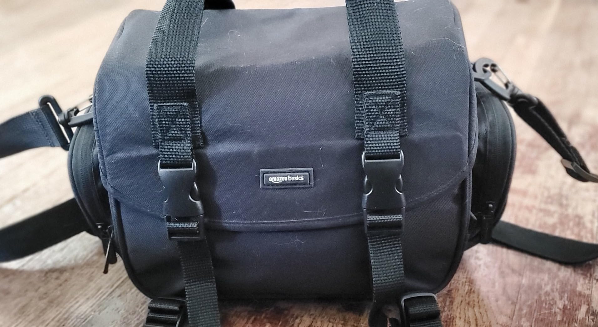 Amazon Basics Large DSLR Gadget Bag, Black with Orange Interior, Solid - Customer Photo 1