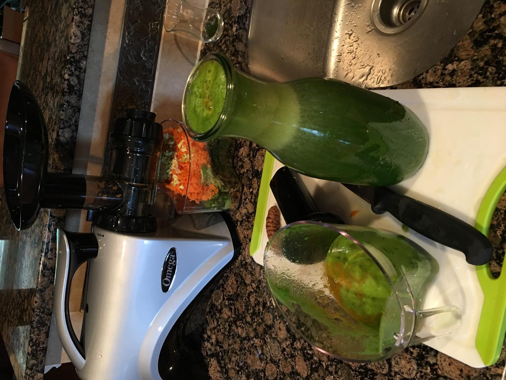 Omega NC800HDS Cold Press Juicer Machine, Vegetable and Fruit Juice Extractor and Nutrition System, Dual-Stage Slow Masticating Juicer, 150 W, Manual, Silver - Customer Photo 1