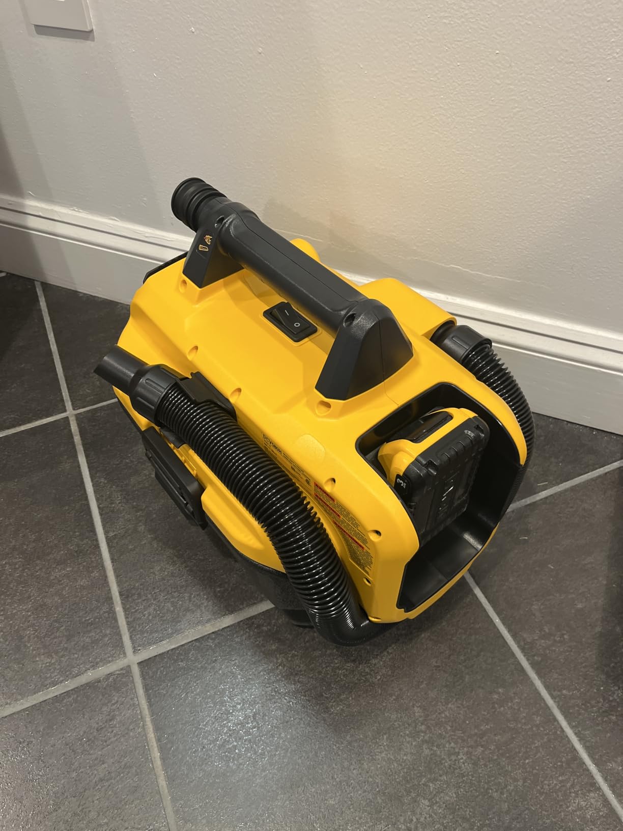 DEWALT 20V MAX Cordless Shop Vac, Wet Dry Vacuum Cleaner, Portable 2 Gallon Wet Dry Vac, Strong Suction Shop Vacuum with Hepa Filter, Tool Only (DCV580H) - Customer Photo 1